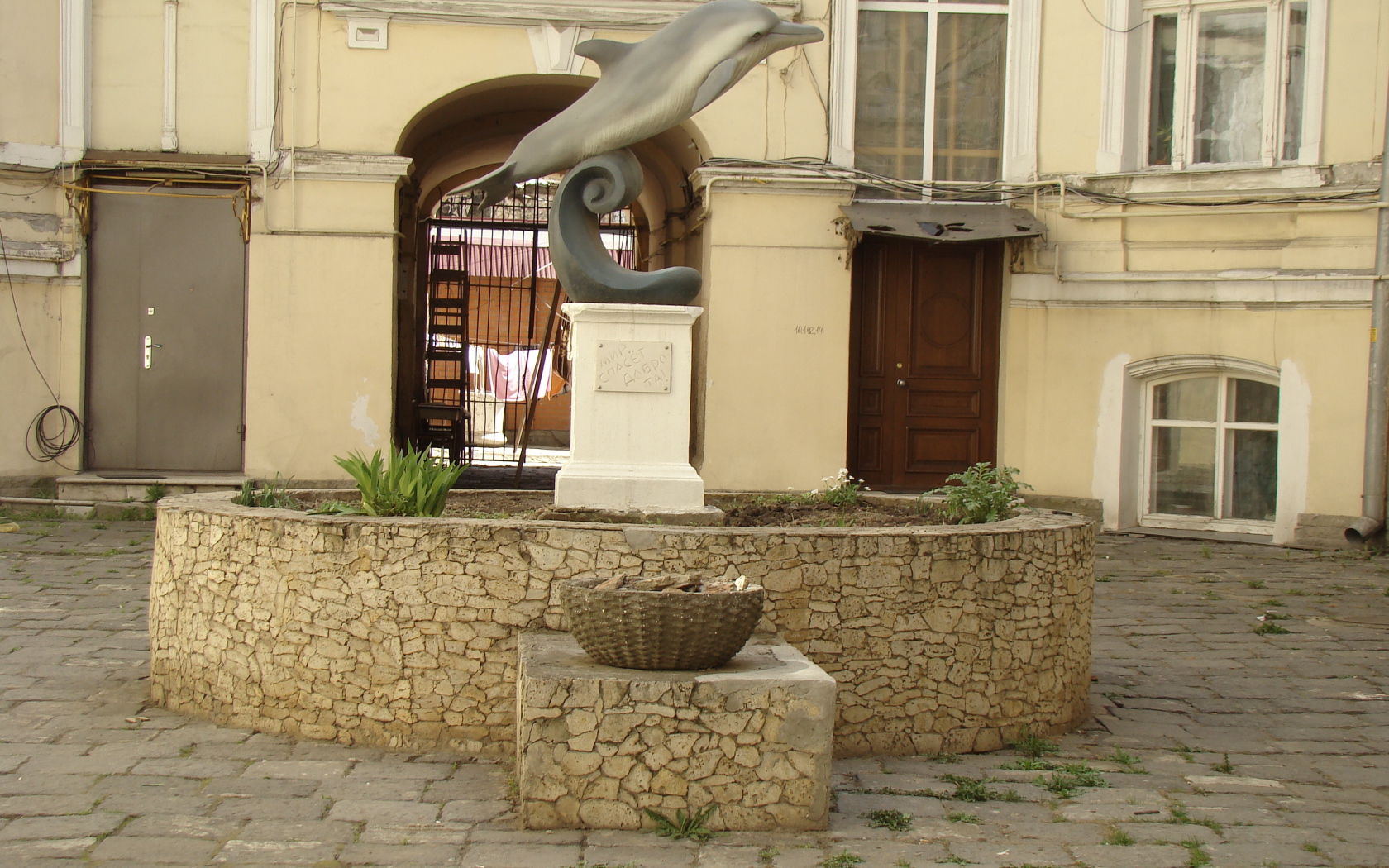 Памятник дельфину Одесса