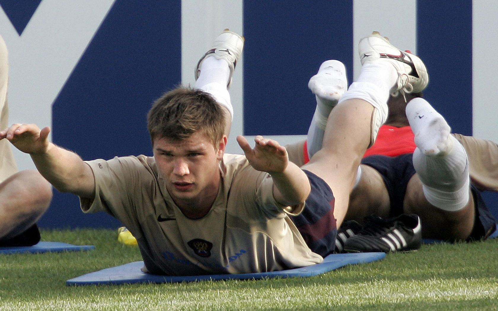 Игрок сборной России Марат Измайлов на тренировке