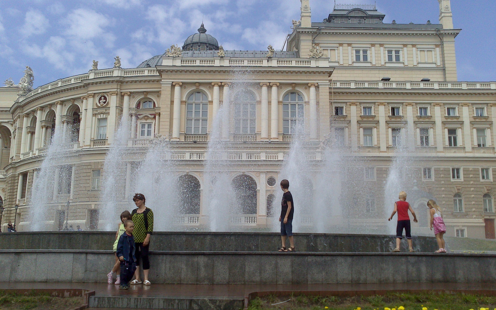 Фонтан у Оперного театра