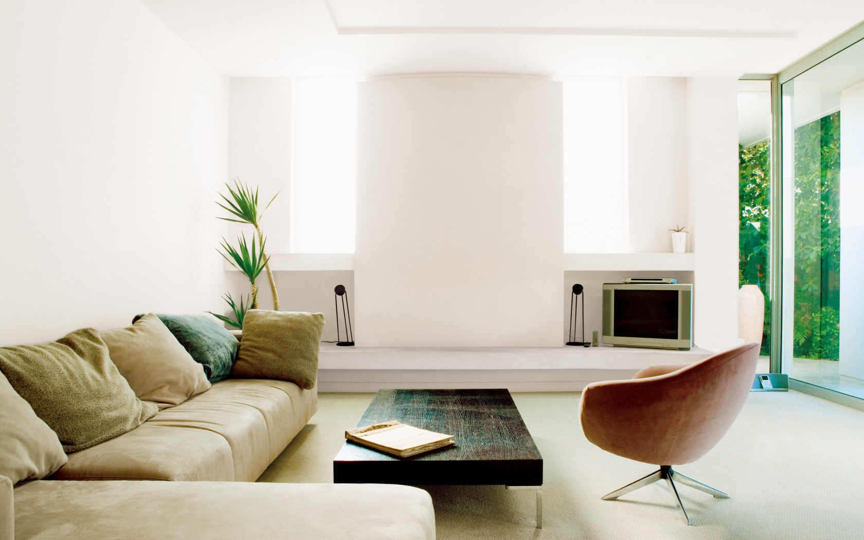 Очень светлая гостиная