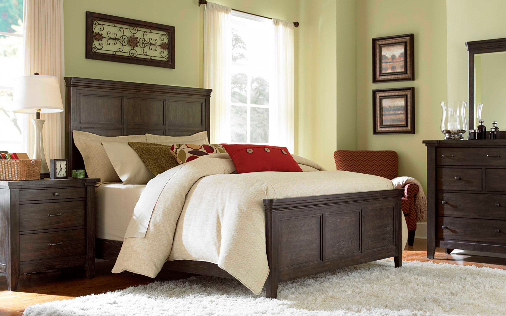 Белый ковер в спальне