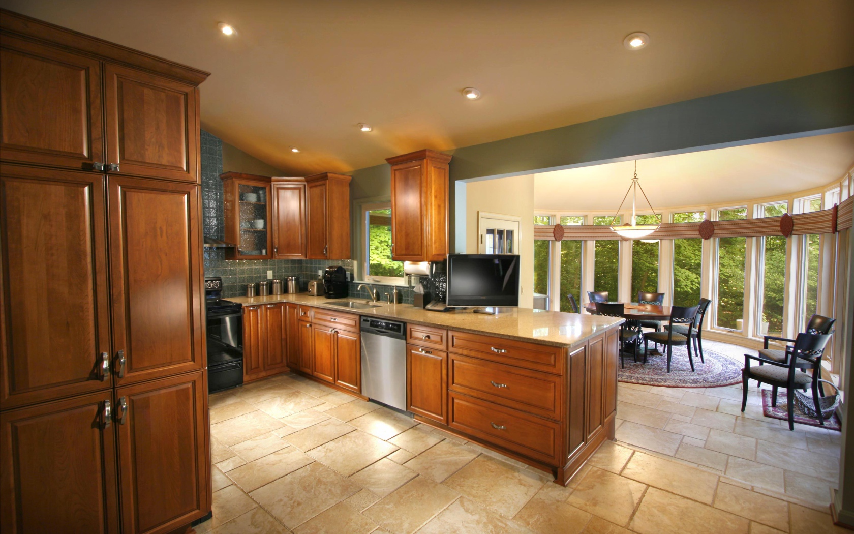 Деревянная мебель для кухни