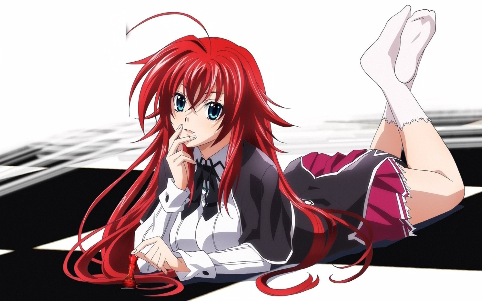 Красноволосая девушка из аниме Highschool DxD