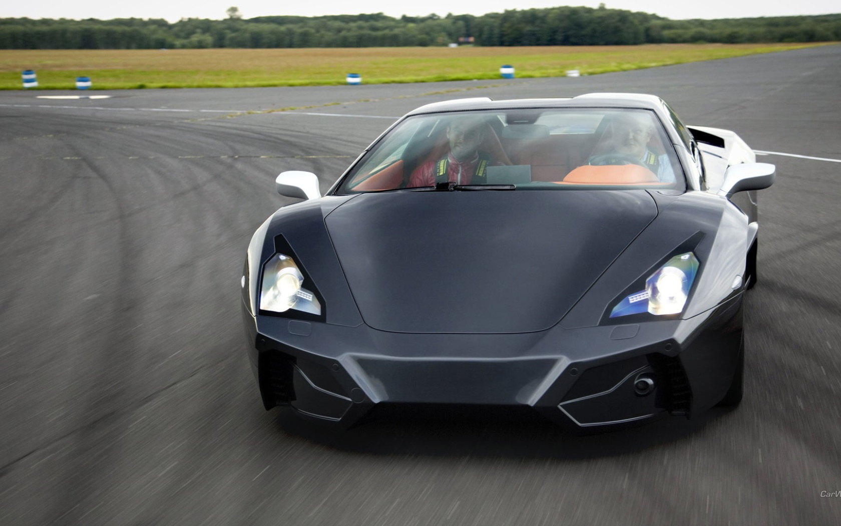 Черный спортивный Arrinera Automotive