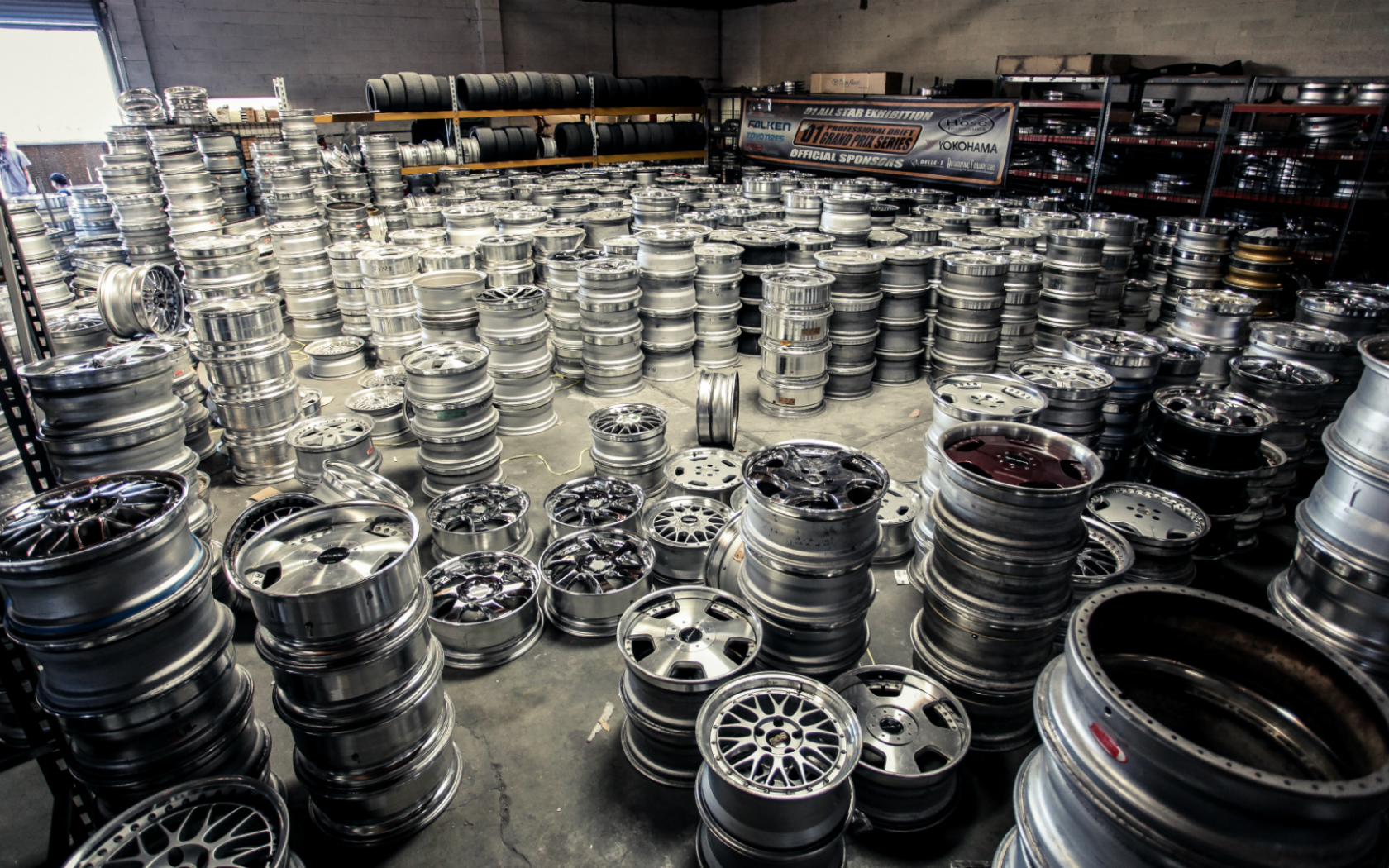 Склад автомобильных дисков