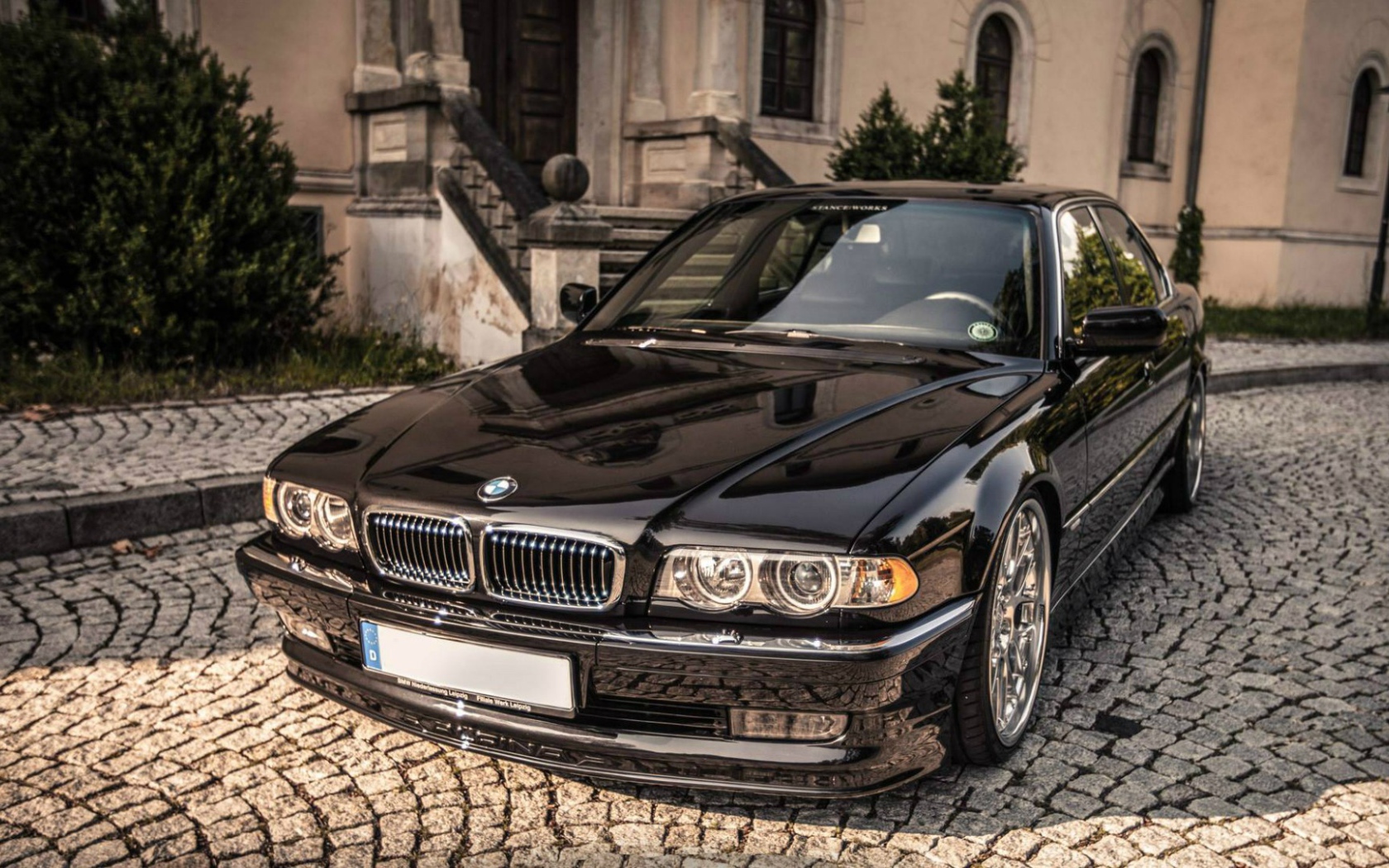Черный BMW 7 Series