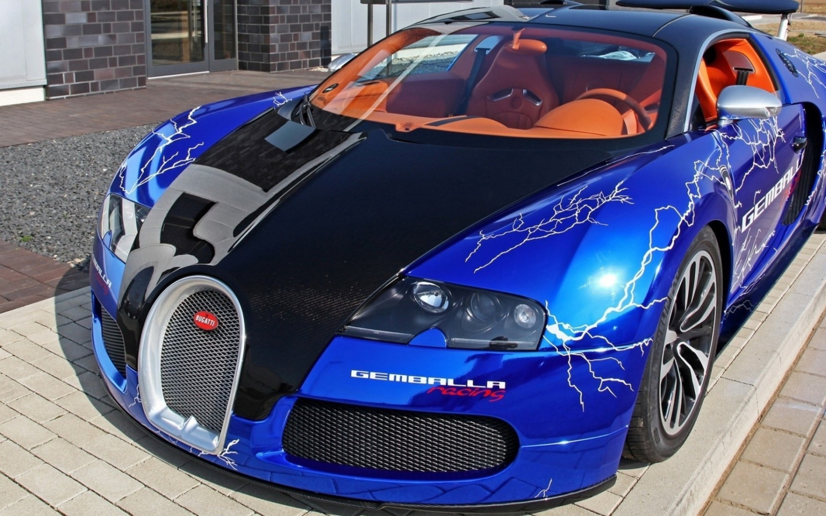 Молнии на синем Bugatti Veyron