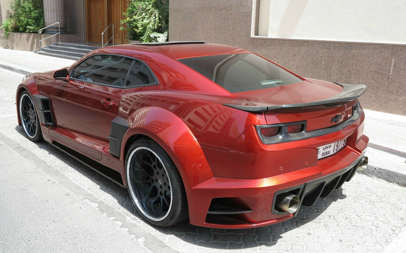 Красный Chevrolet Camaro Guyver