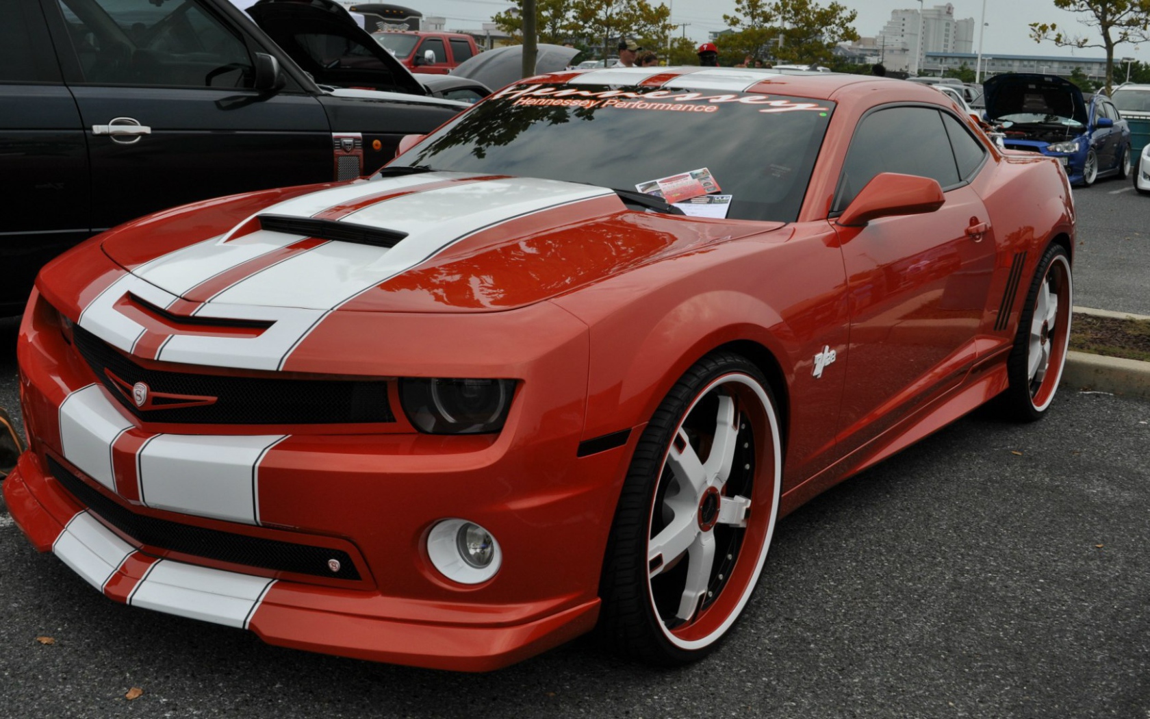 Красный Chevrolet Camaro Z28