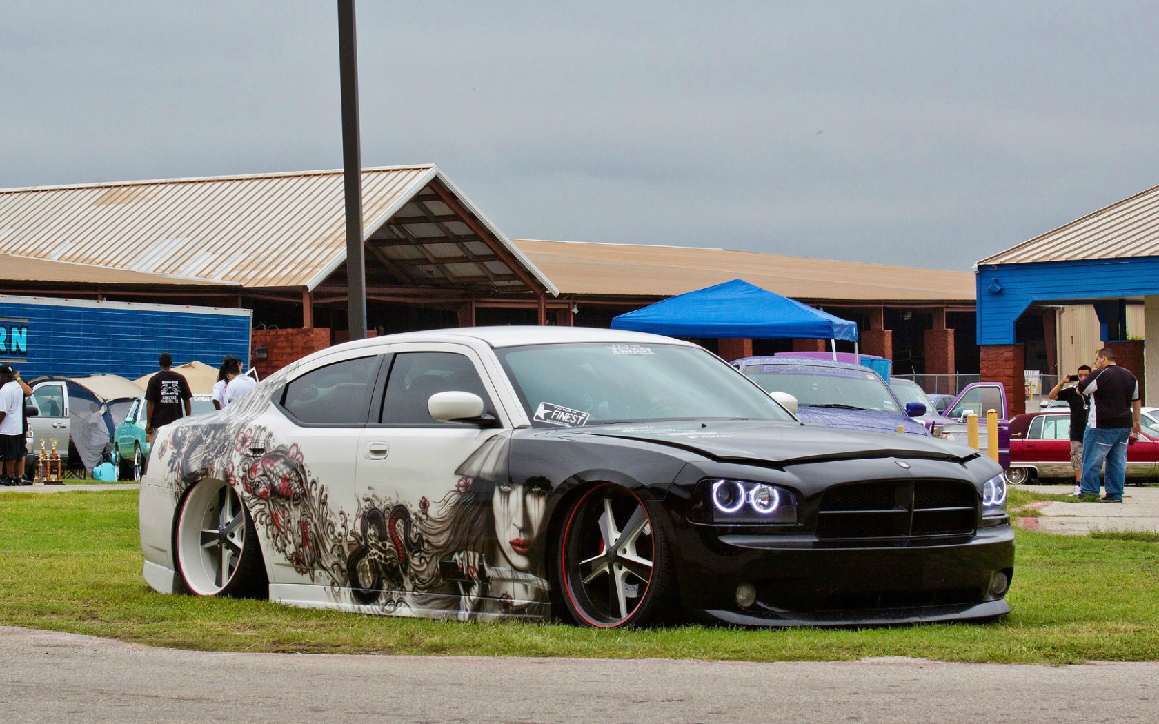 Рисунки на автомобиле Dodge Charger