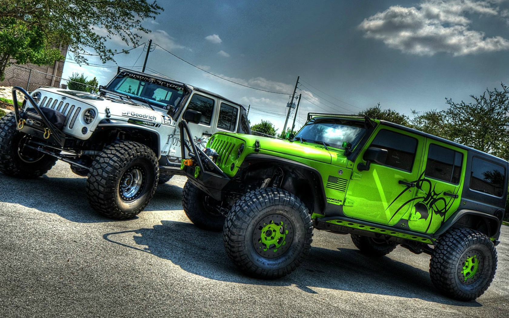 Два автомобиля Jeep Wrangler