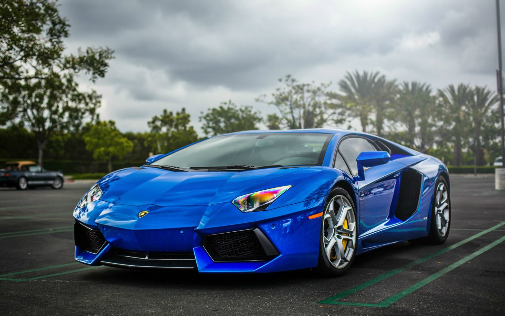 Великолепный голубой Lamborghini Aventador LP 700-4