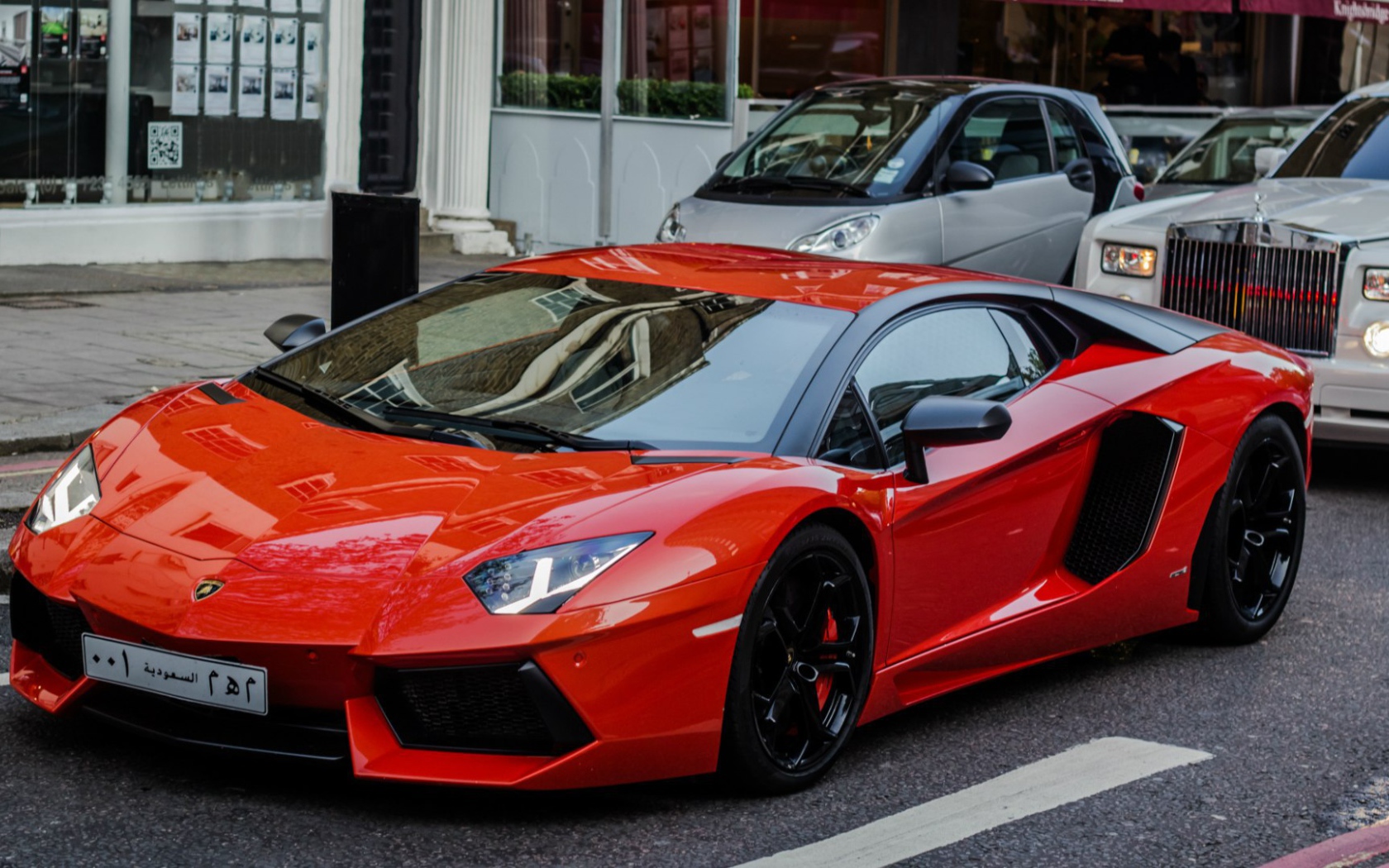 Красный Lamborghini Aventador LP 700-4