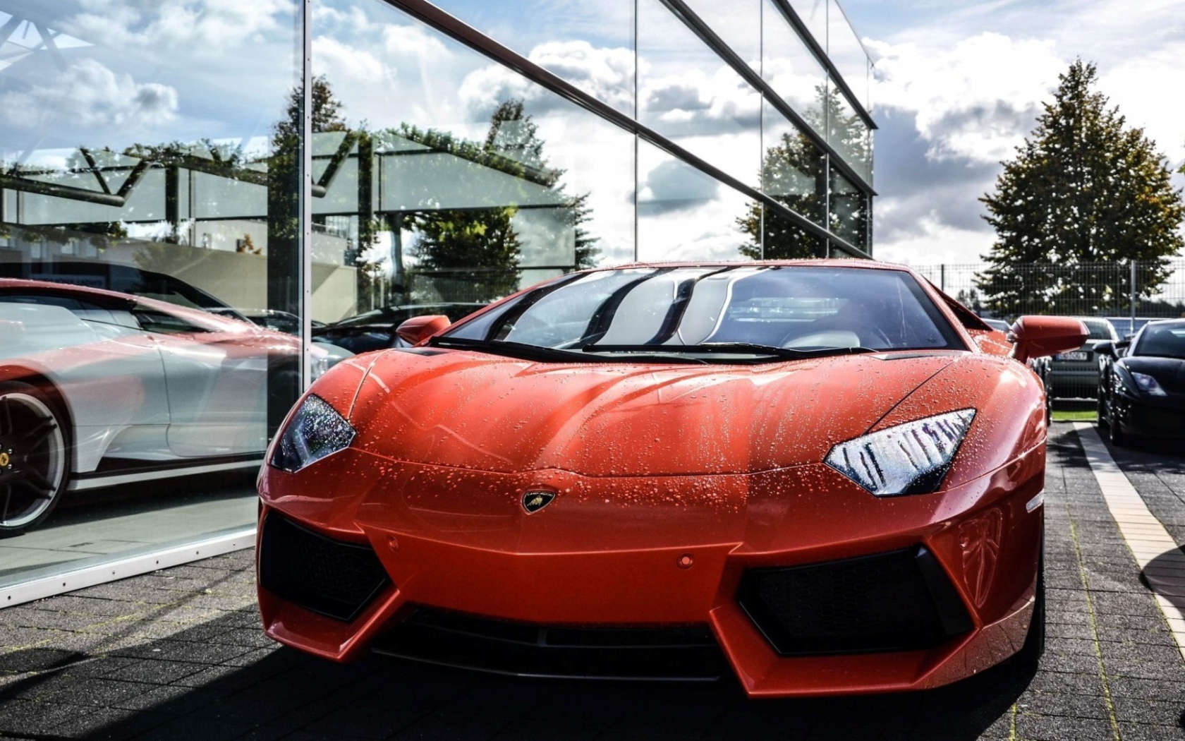 Красный Lamborghini Reventon