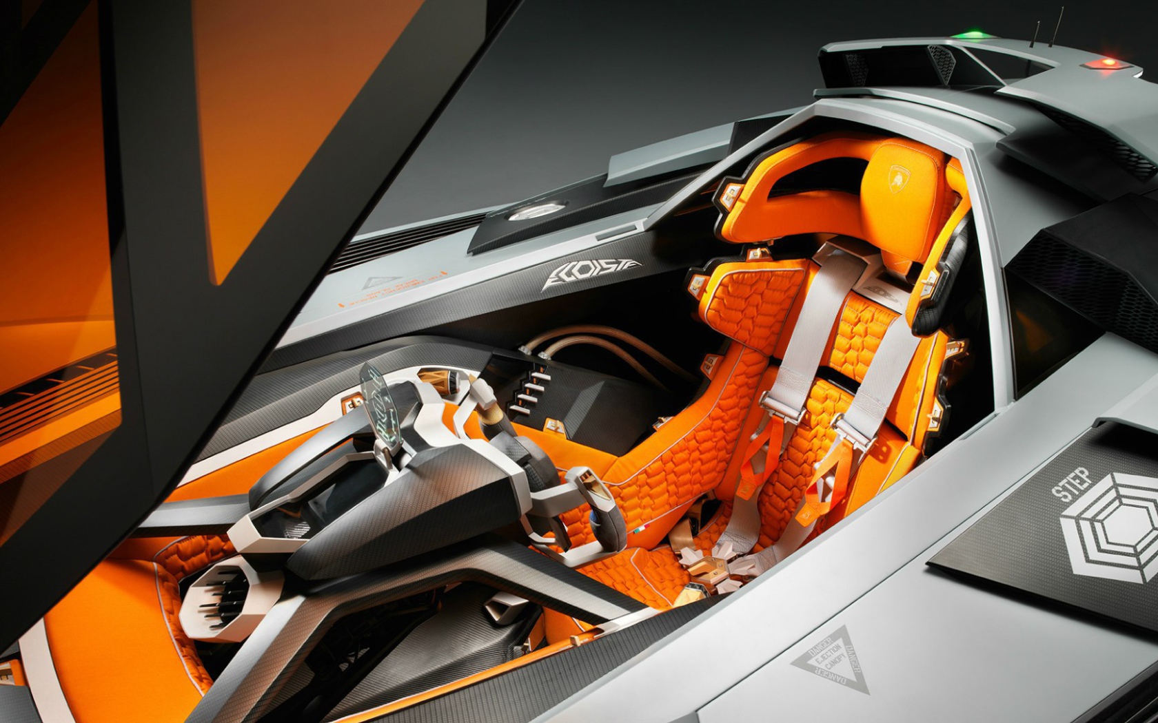 Водительское сиденье в  Lamborghini Egoista