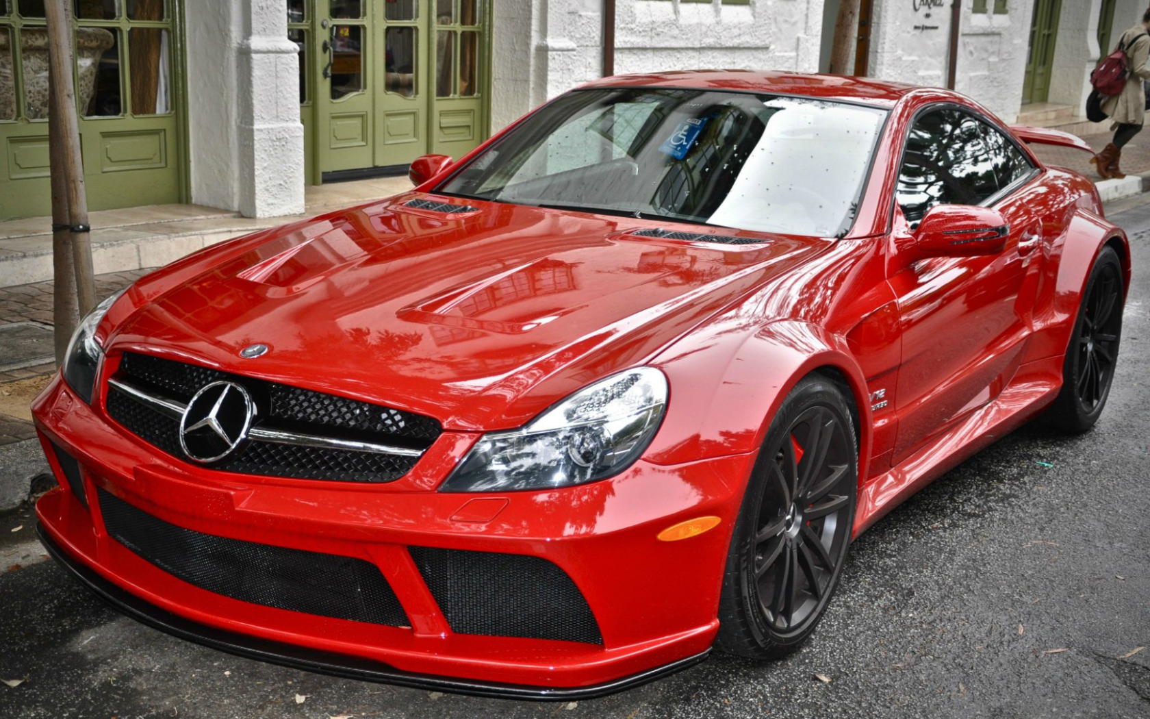 Ярко красный Mercedes-Benz SL65 AMG