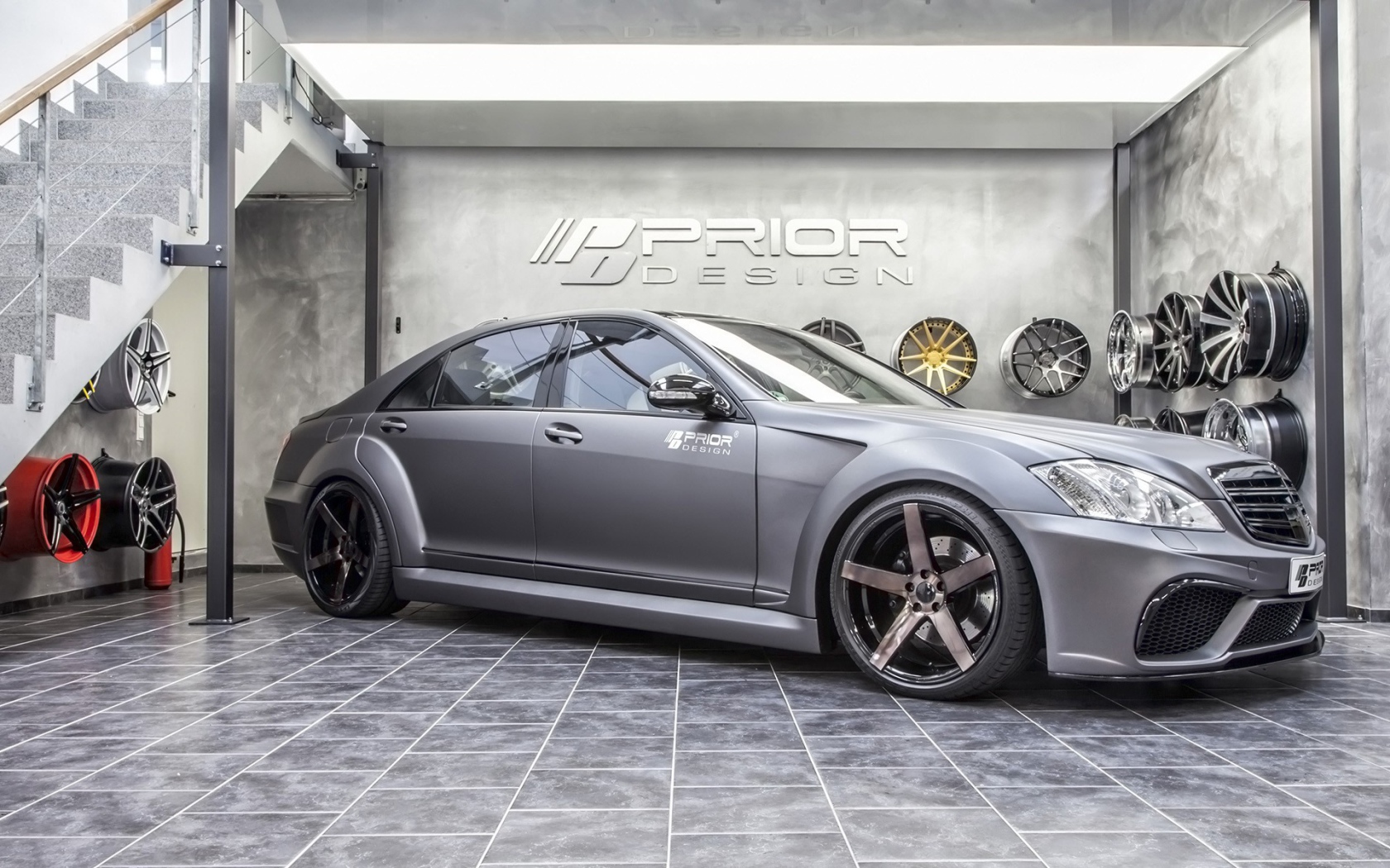 Серый Mercedes-Benz S Class