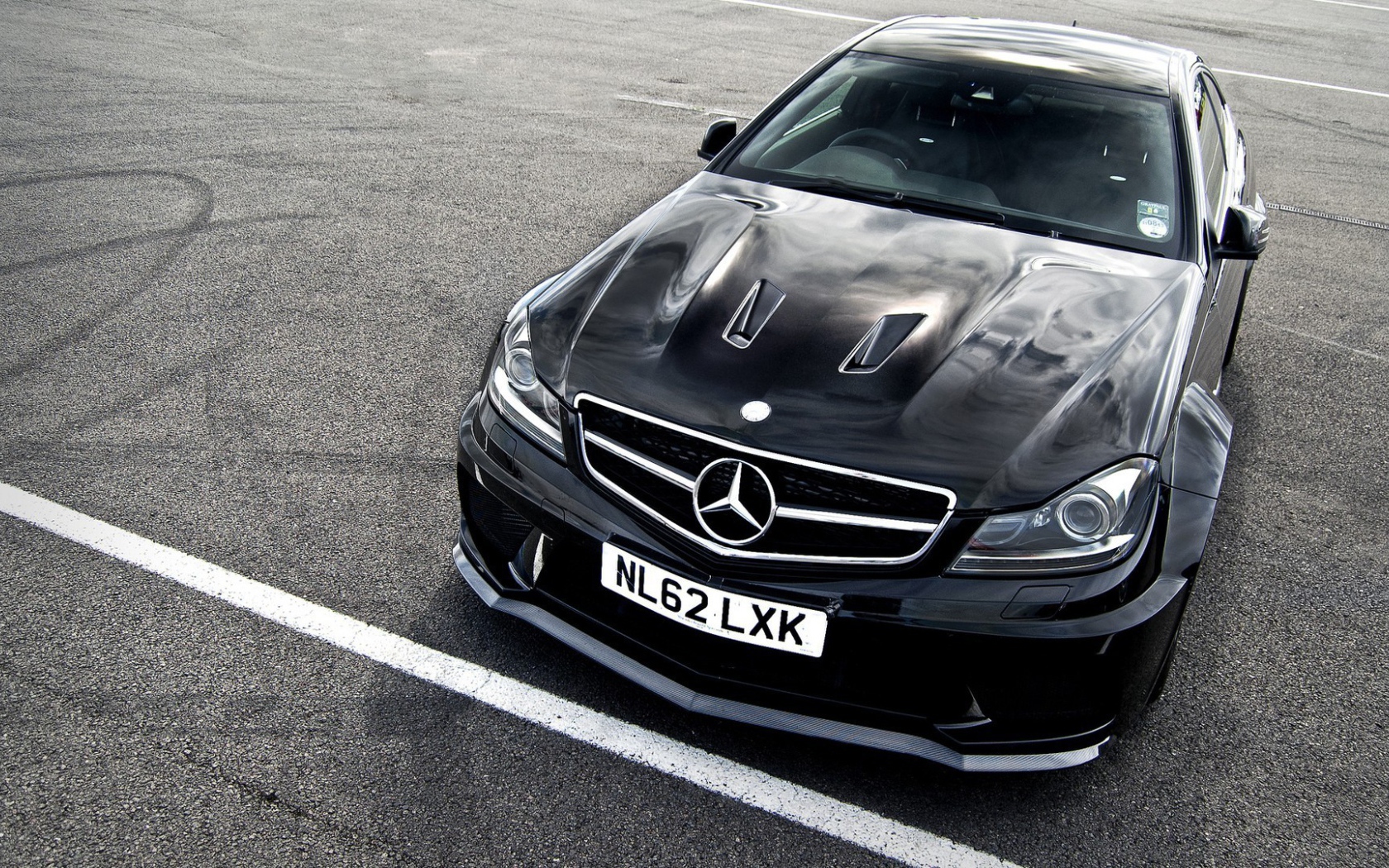 Супер автомобиль Mercedes-Benz