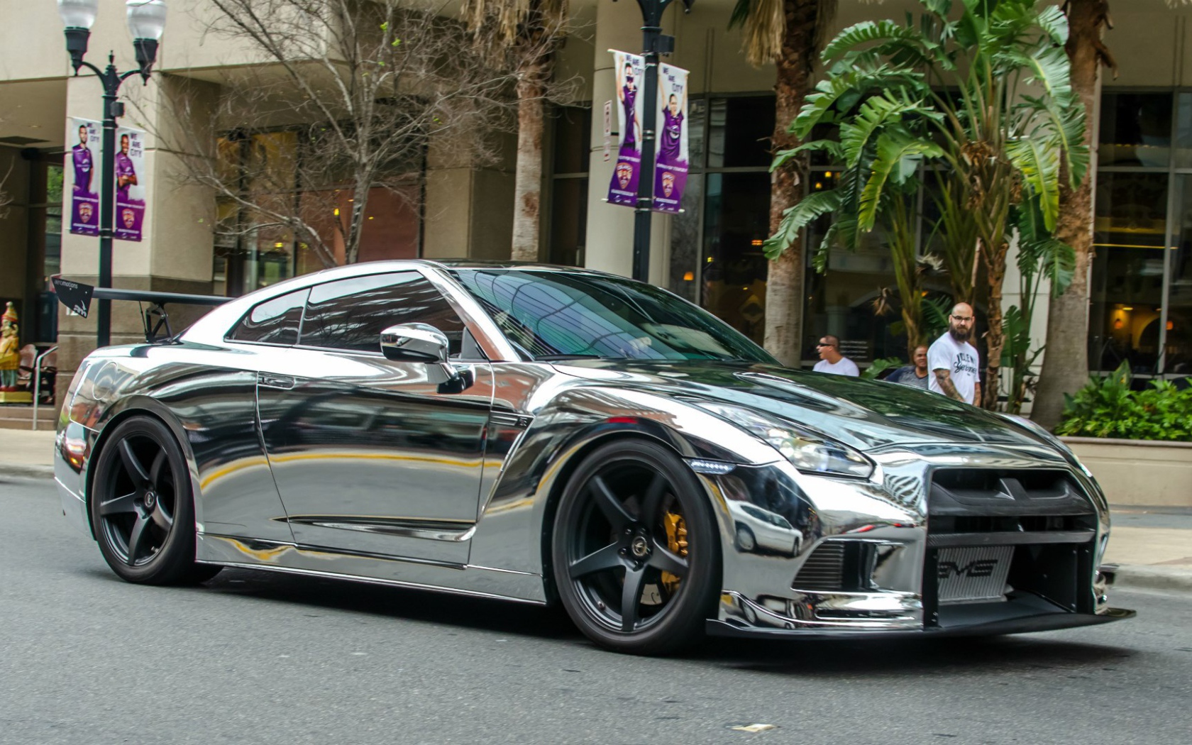 Зеркальный Nissan GT-R