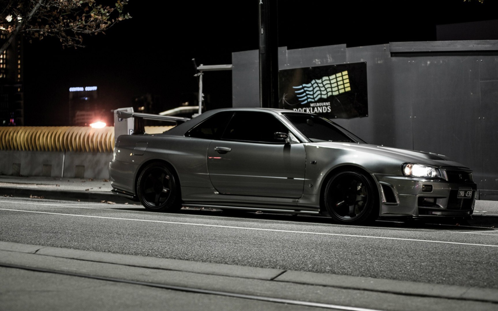 Nissan Skyline GTR R34 на улице