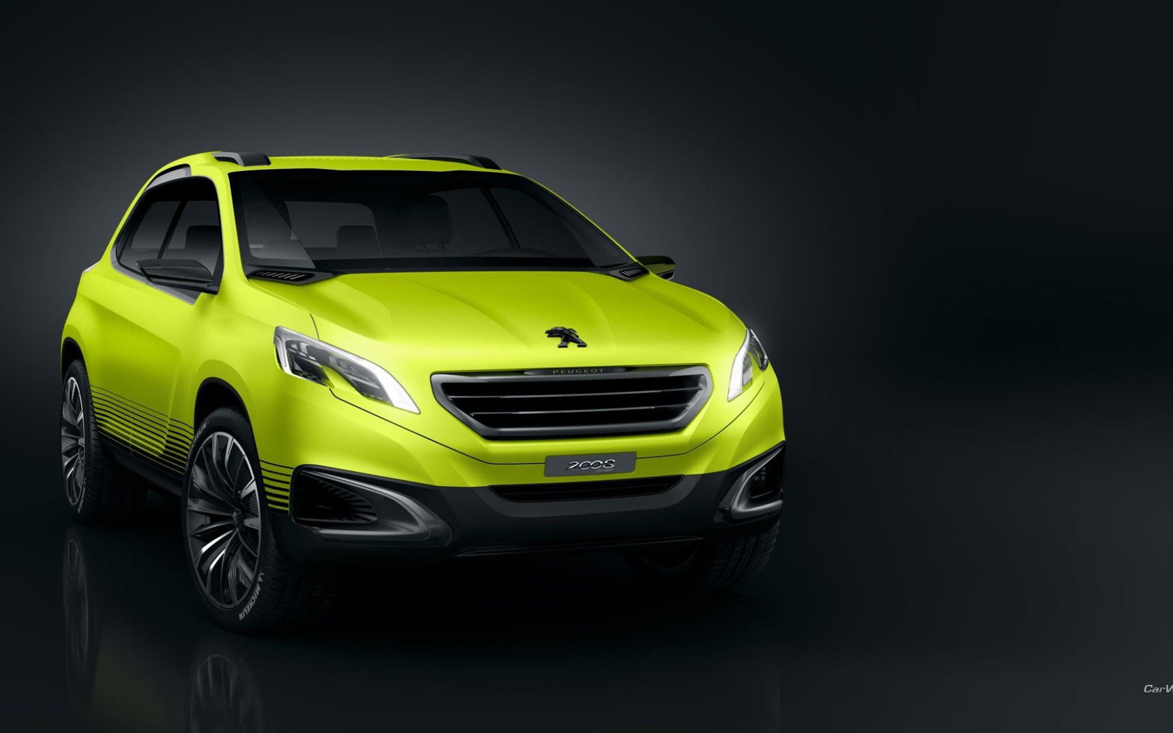 Красивый желтый Peugeot 2008