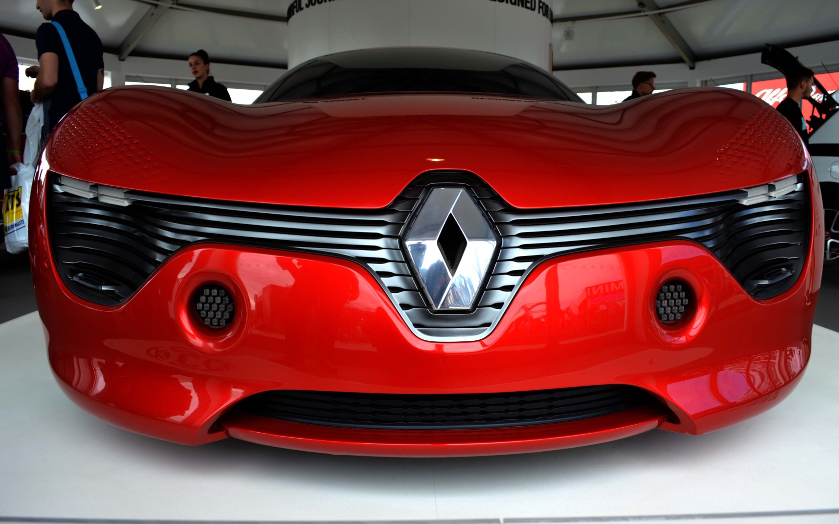 Прототип электроавтомобиля Renault DeZir