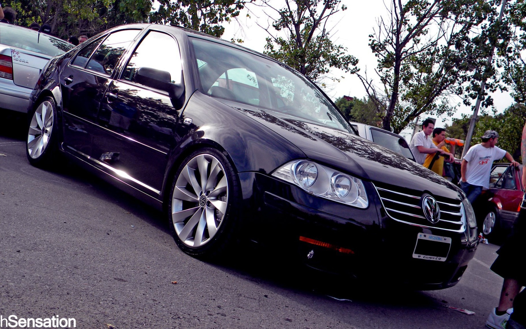 Черный автомобиль Volkswagen Bora