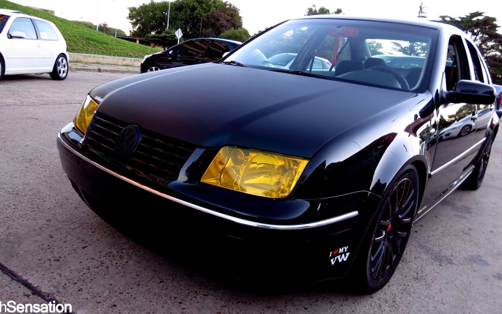 Желтые фары нового Volkswagen Bora