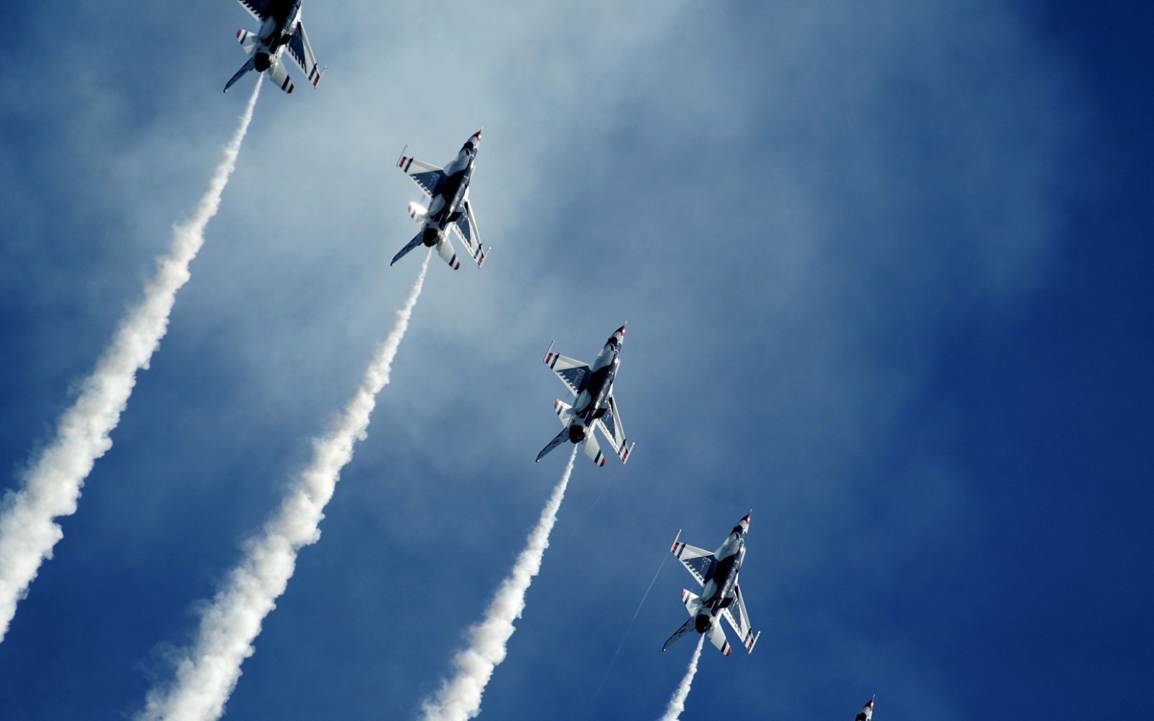 Самолеты взлетают вертикально вверх