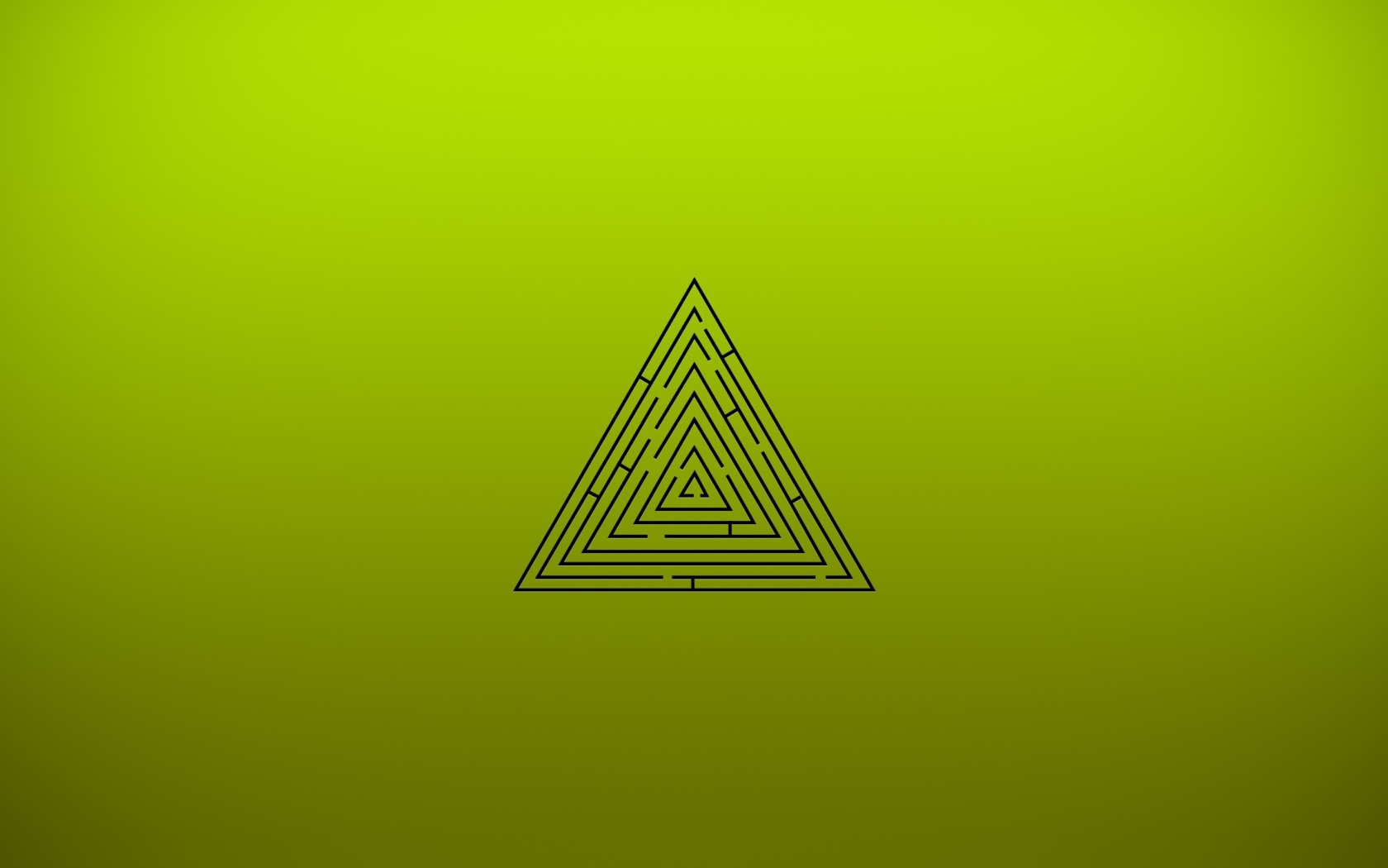 Лабиринт на зеленом фоне