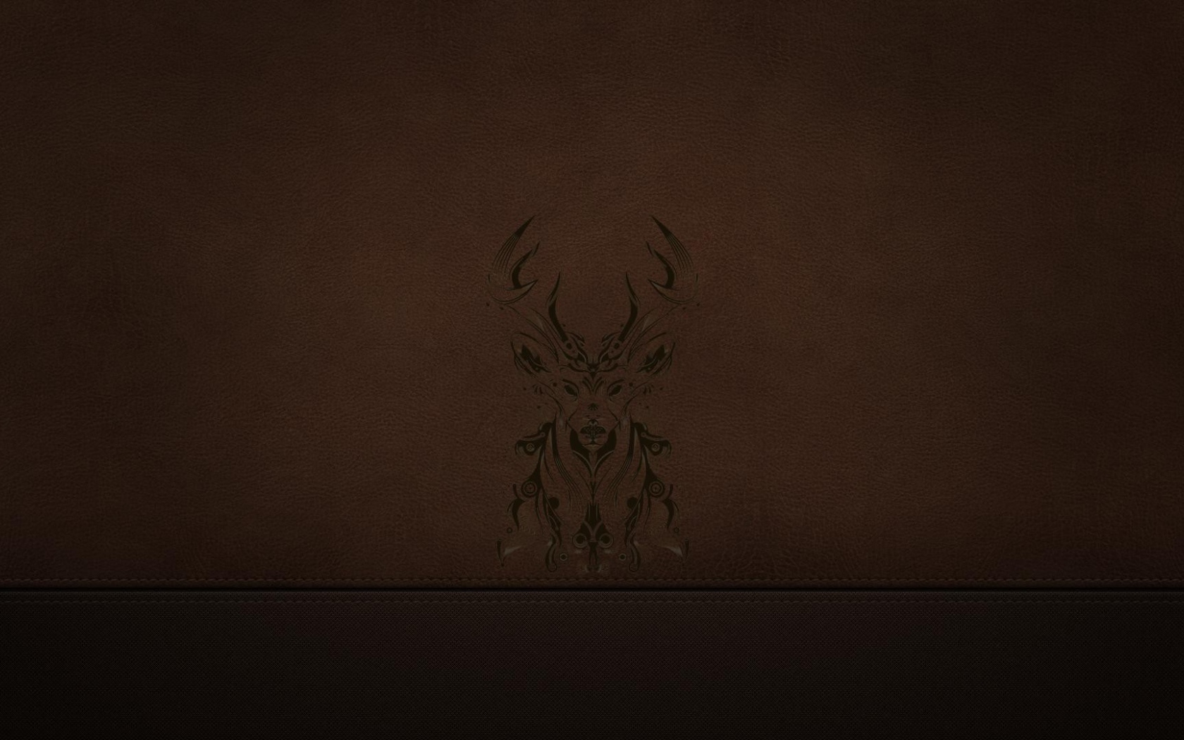 Силуэт оленя на коричневой коже