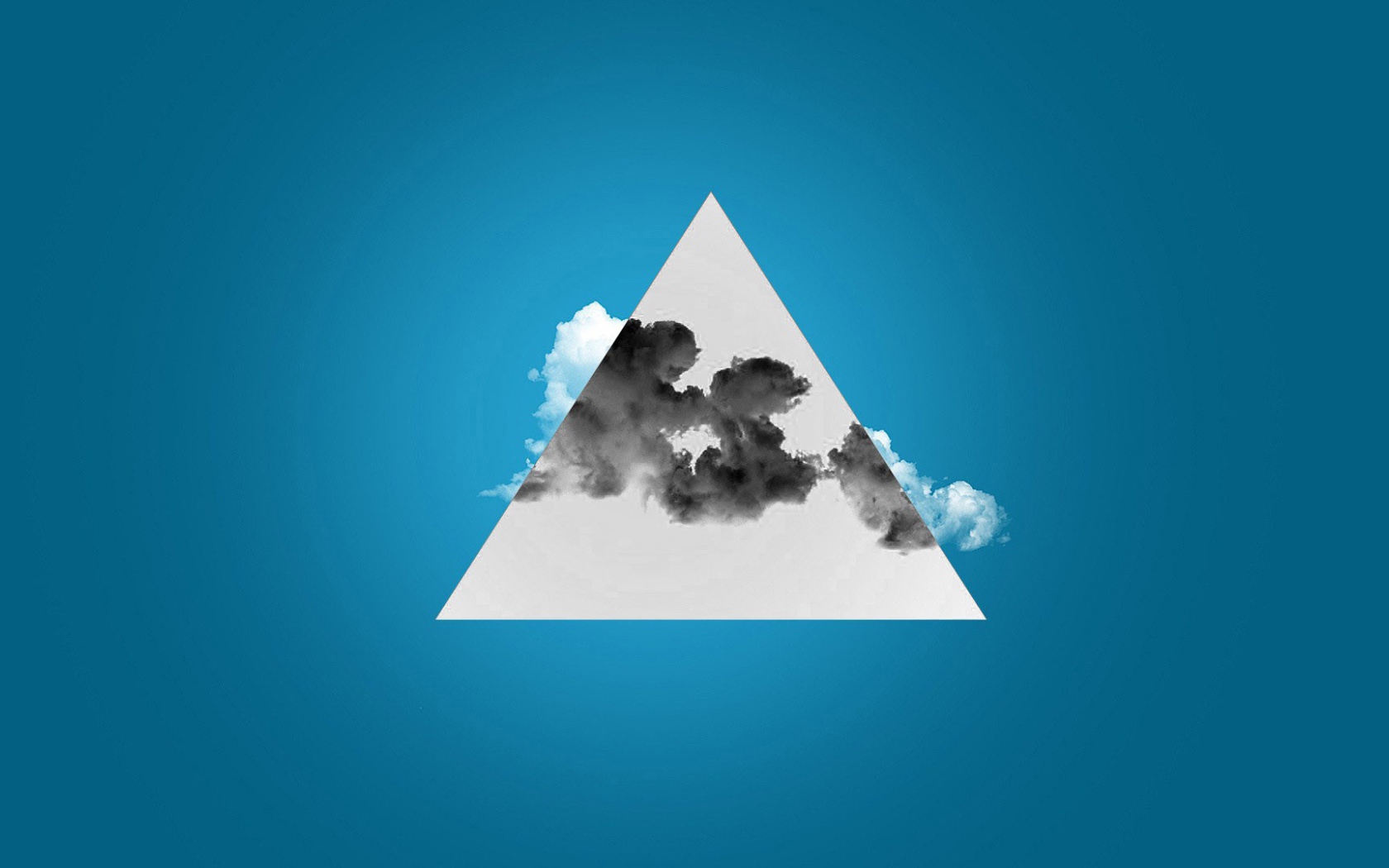 Треугольник с облаком на голубом фоне