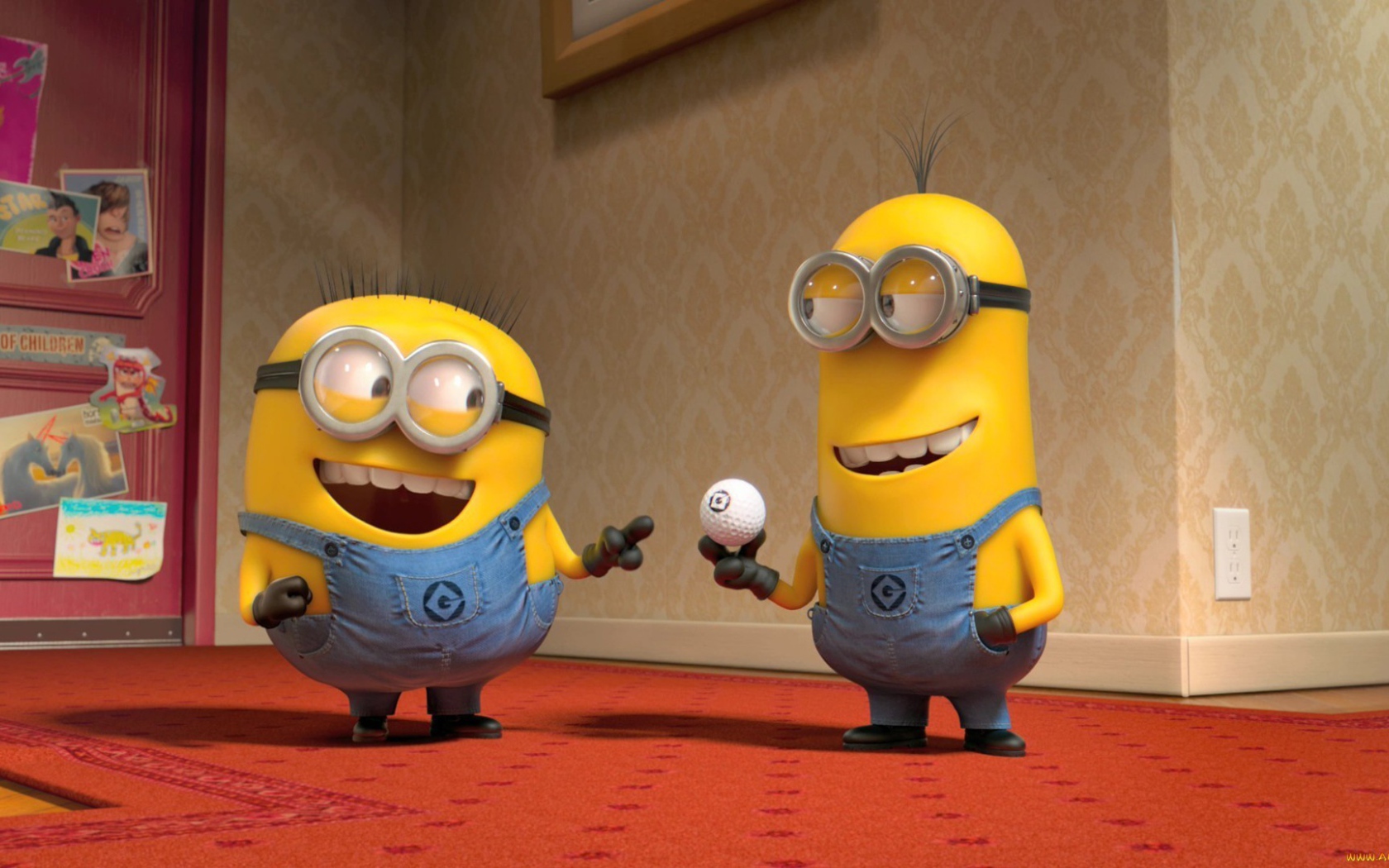 Миньоны с мячом для гольфа