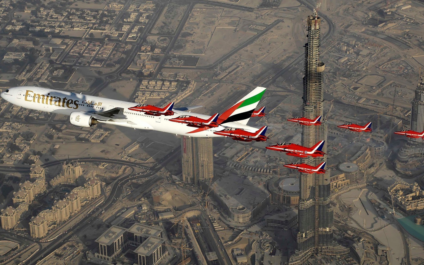 Самолеты над небоскребами в Дубаи
