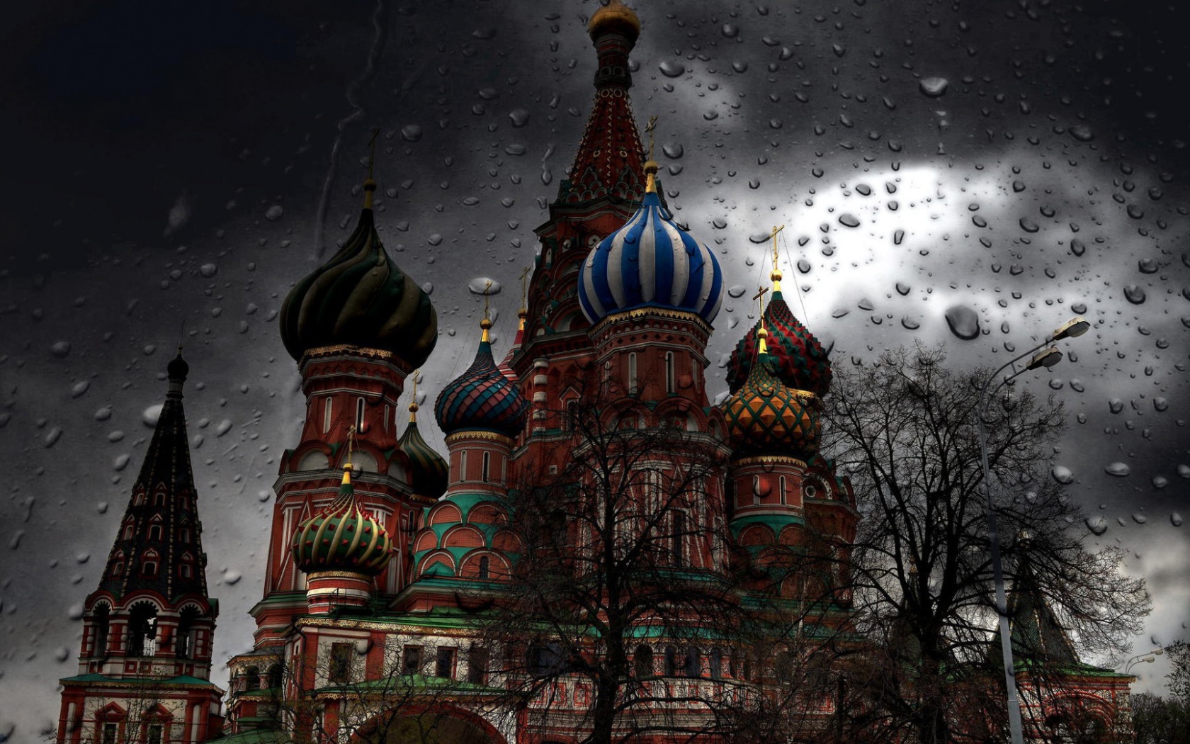 Собор на Красной площади во время дождя, Москва
