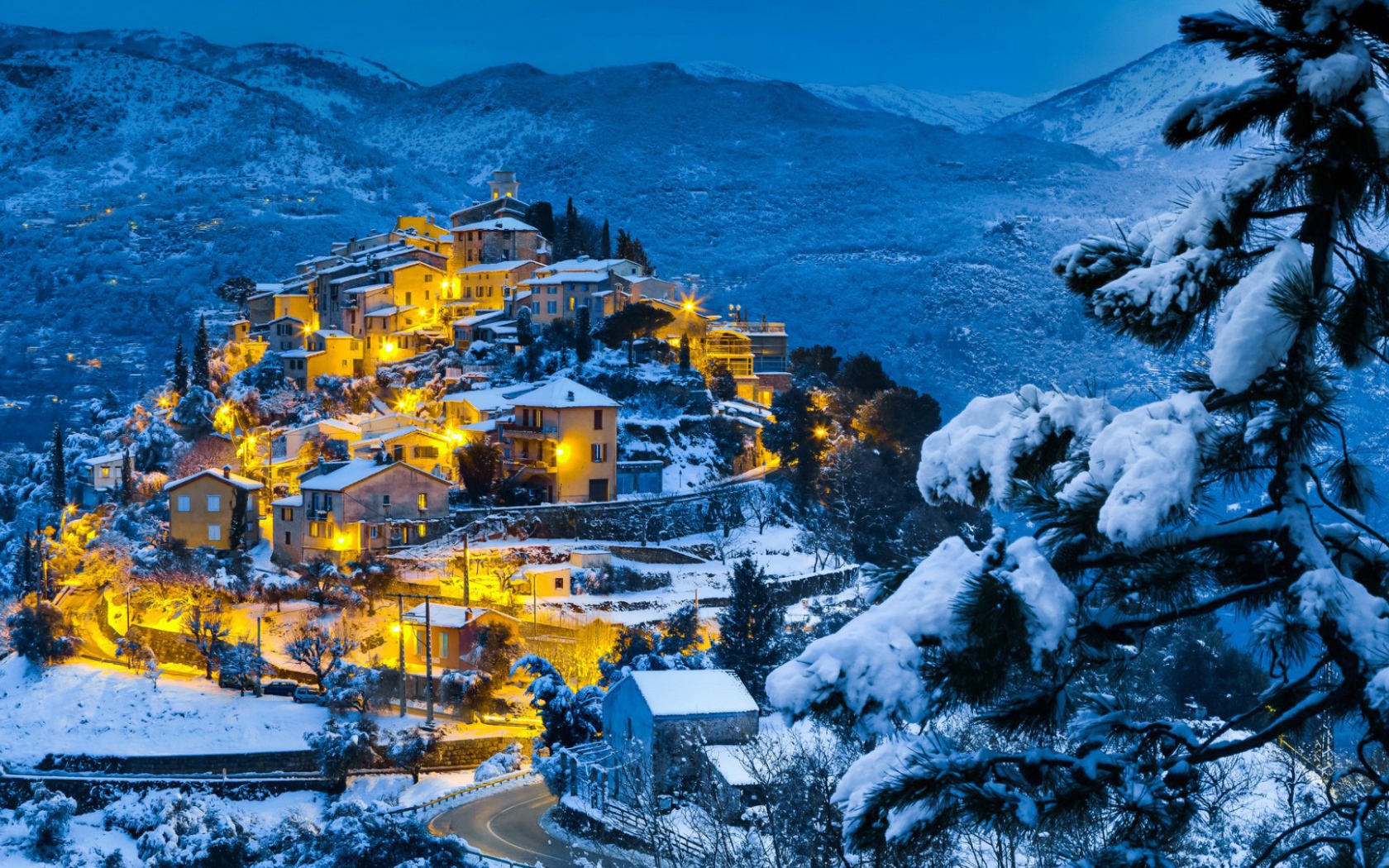 Европейский городок на холме