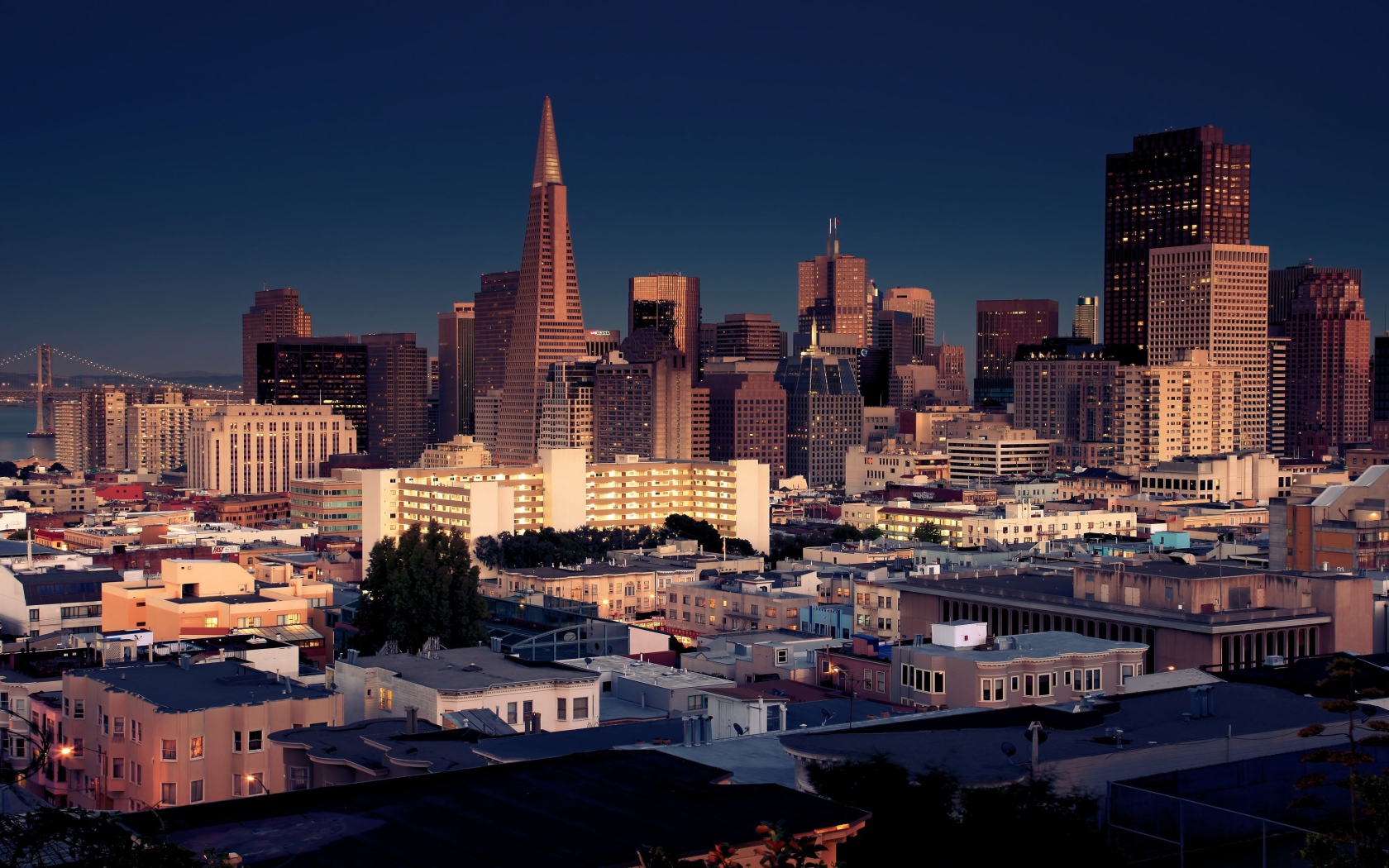 Вечерние небоскребы города Сан-Франциско