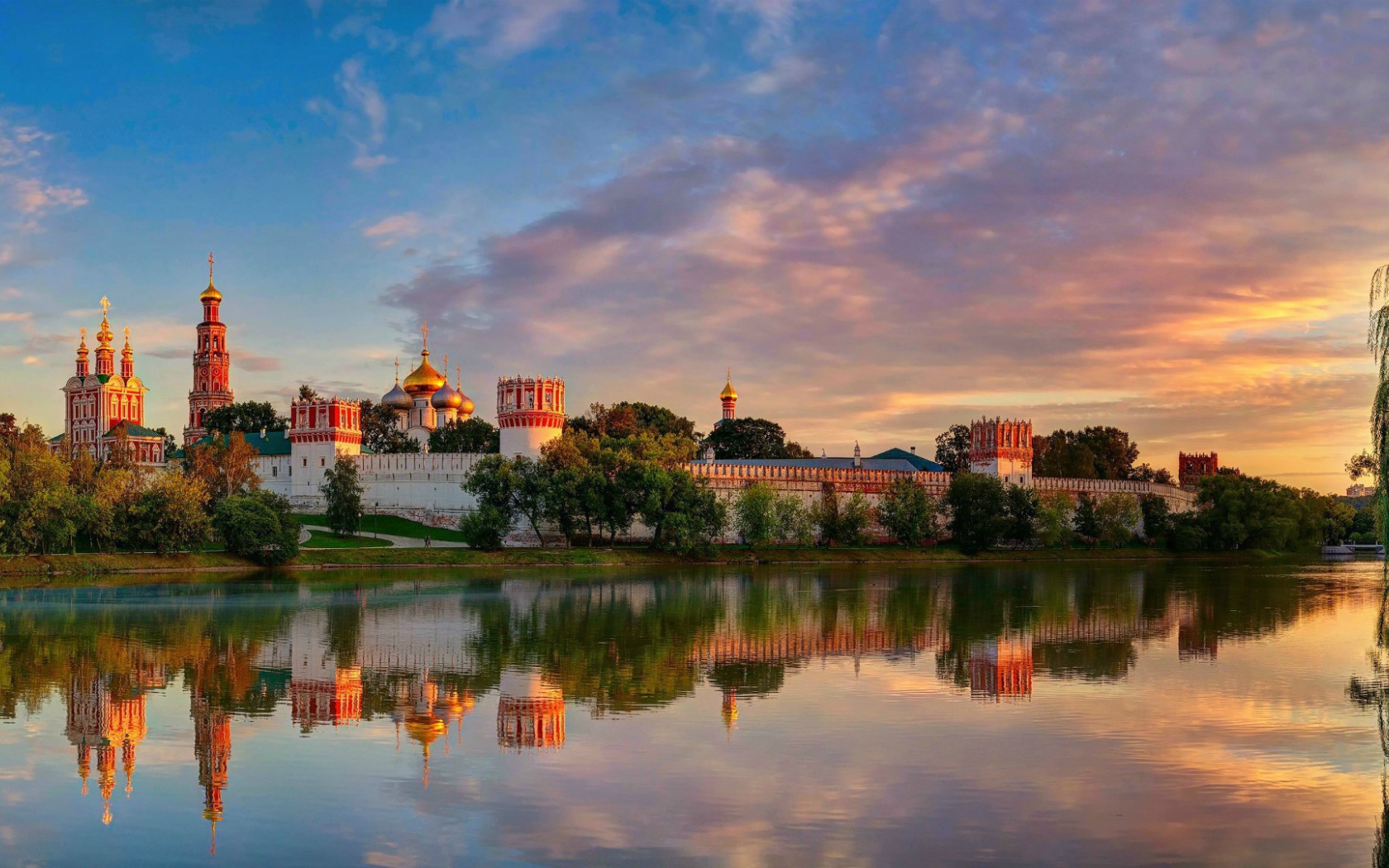 Новодевичий монастырь в Москве