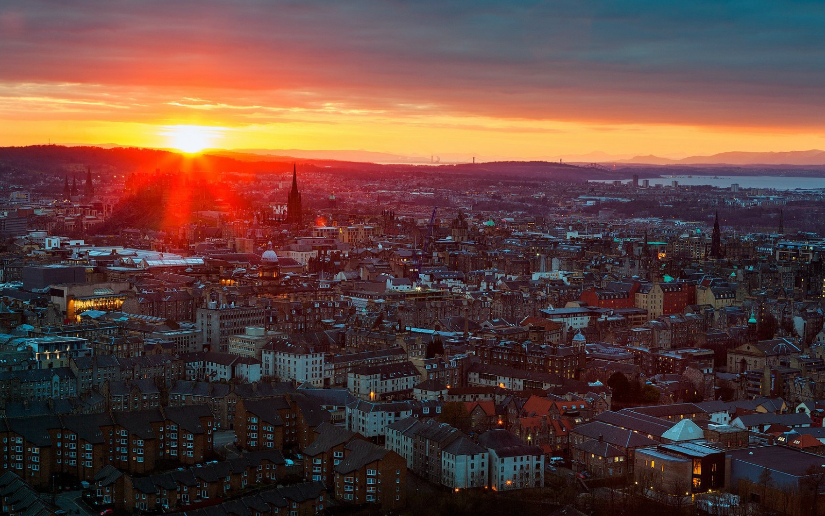 Закат в городе Эдинбург, Шотландия