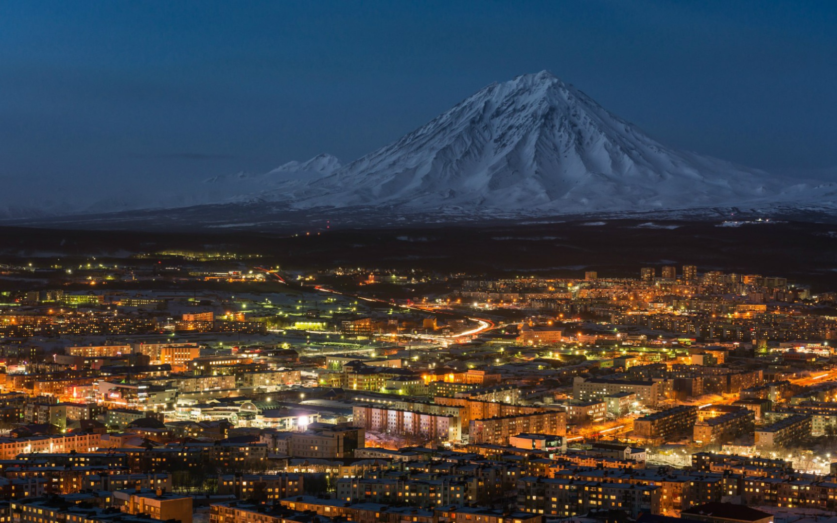 Город у подножия горы Петропавловск-Камчатский