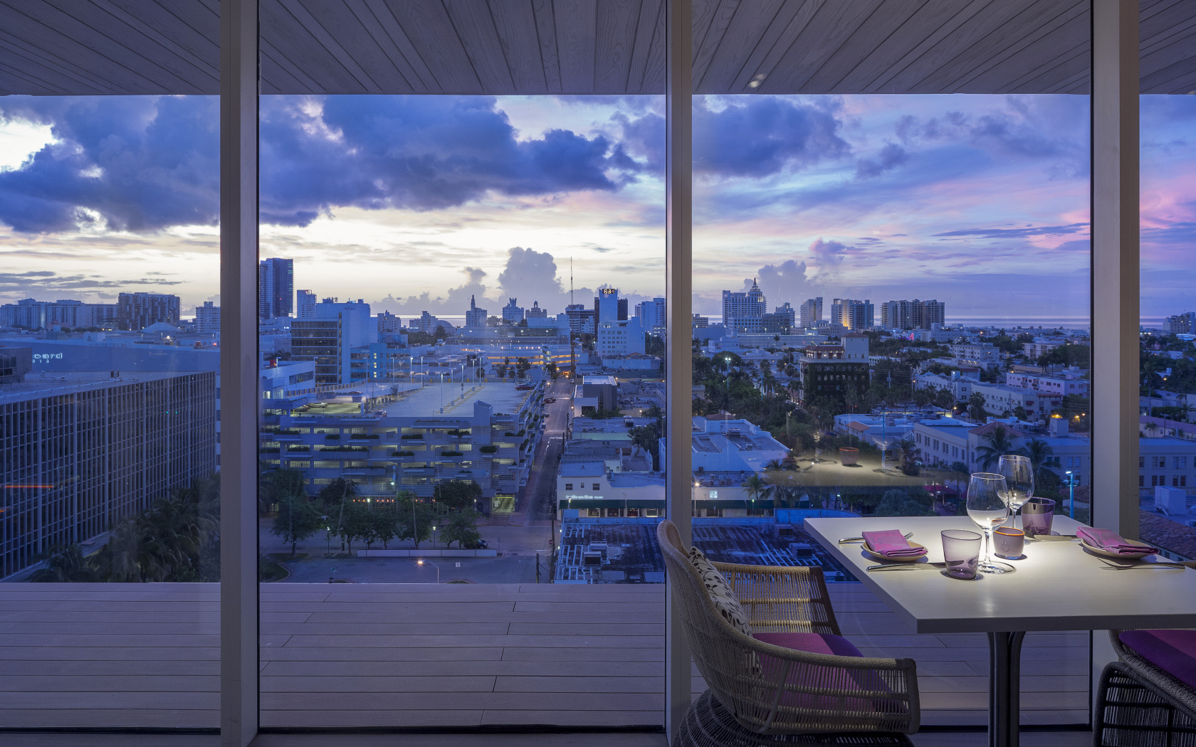 Город Майями из окна квартиры