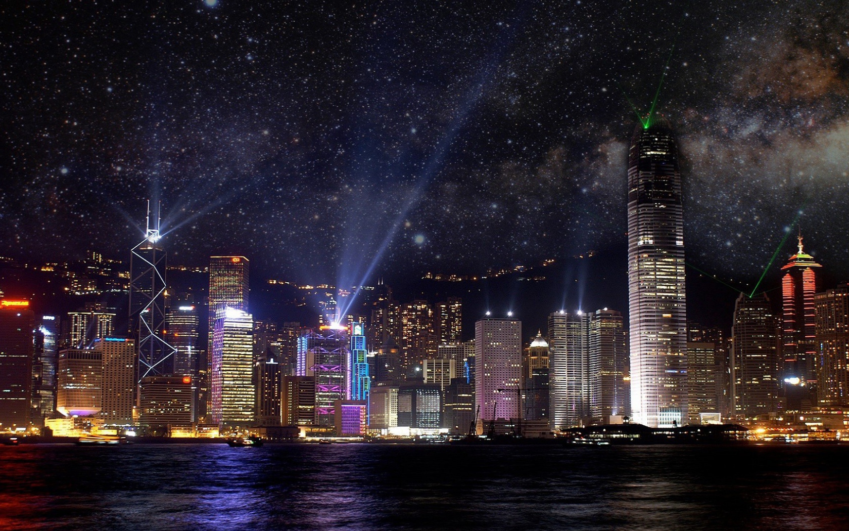 Звездное небо над большим городом