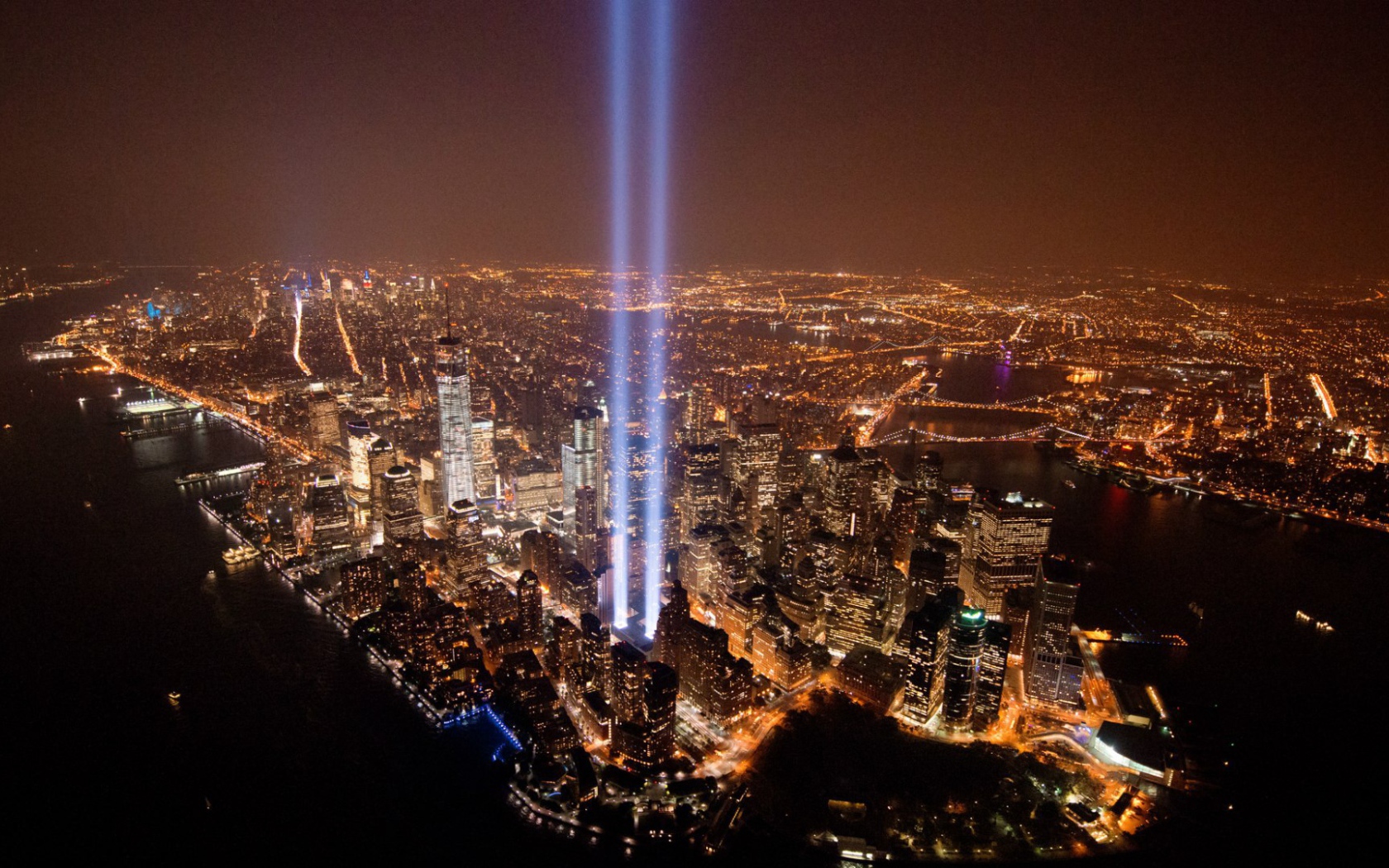 Башни из света в Нью-Йорке