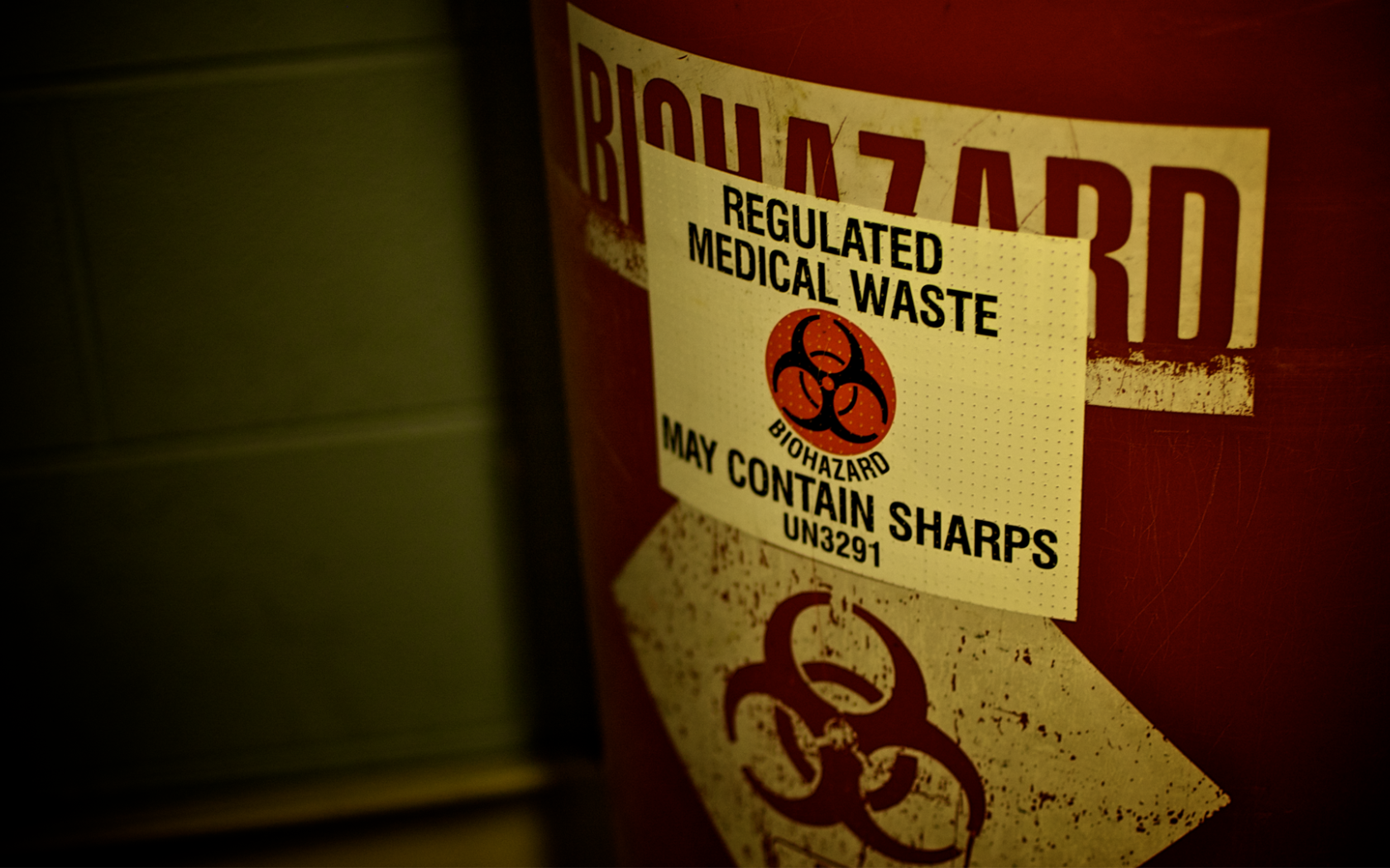 Контейнер с опасными био отходами