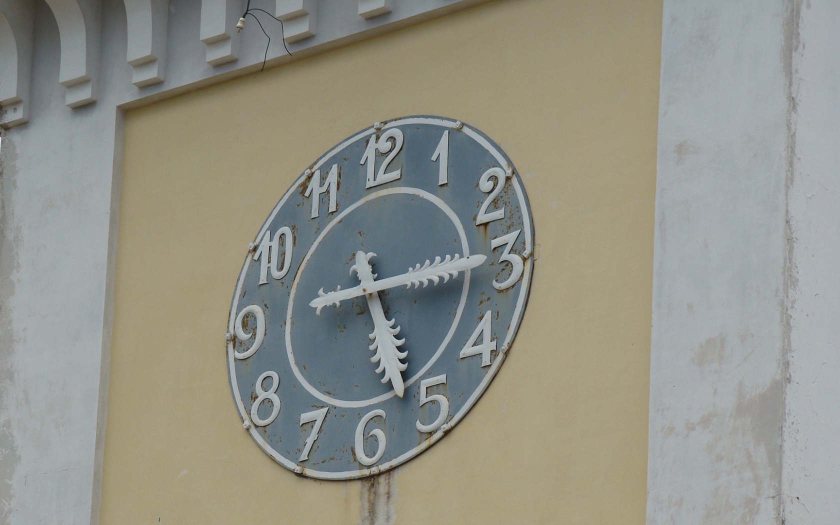 Циферблат уличных часов