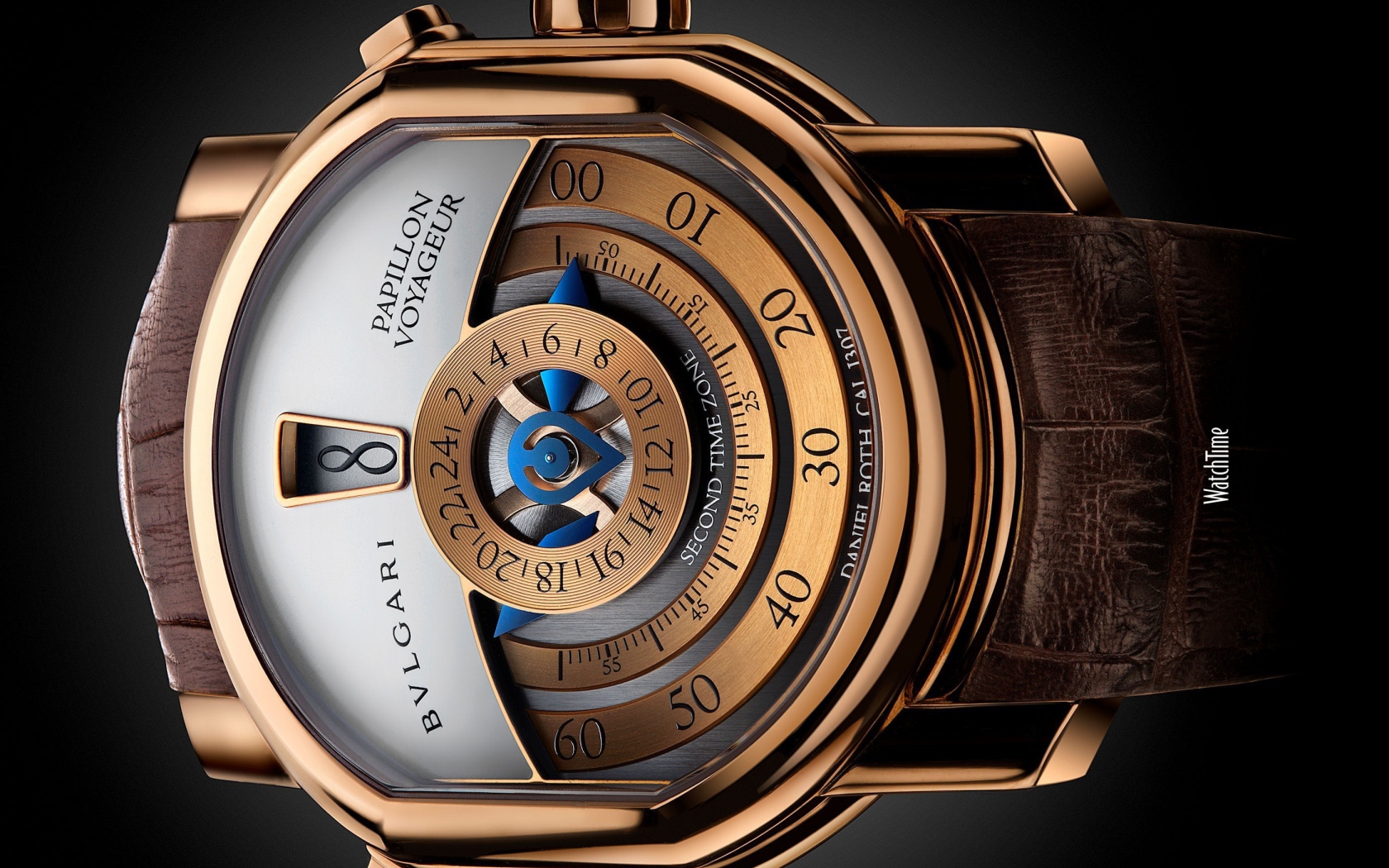 Дорогие часы на коричневом кожанном ремешке