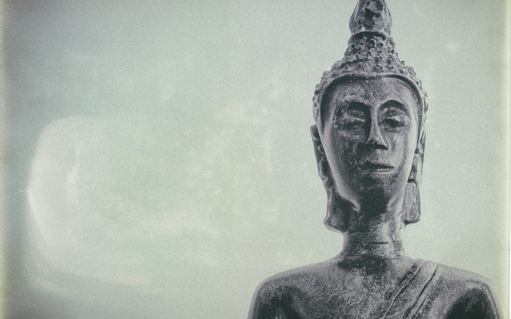 Голова Будды из камня