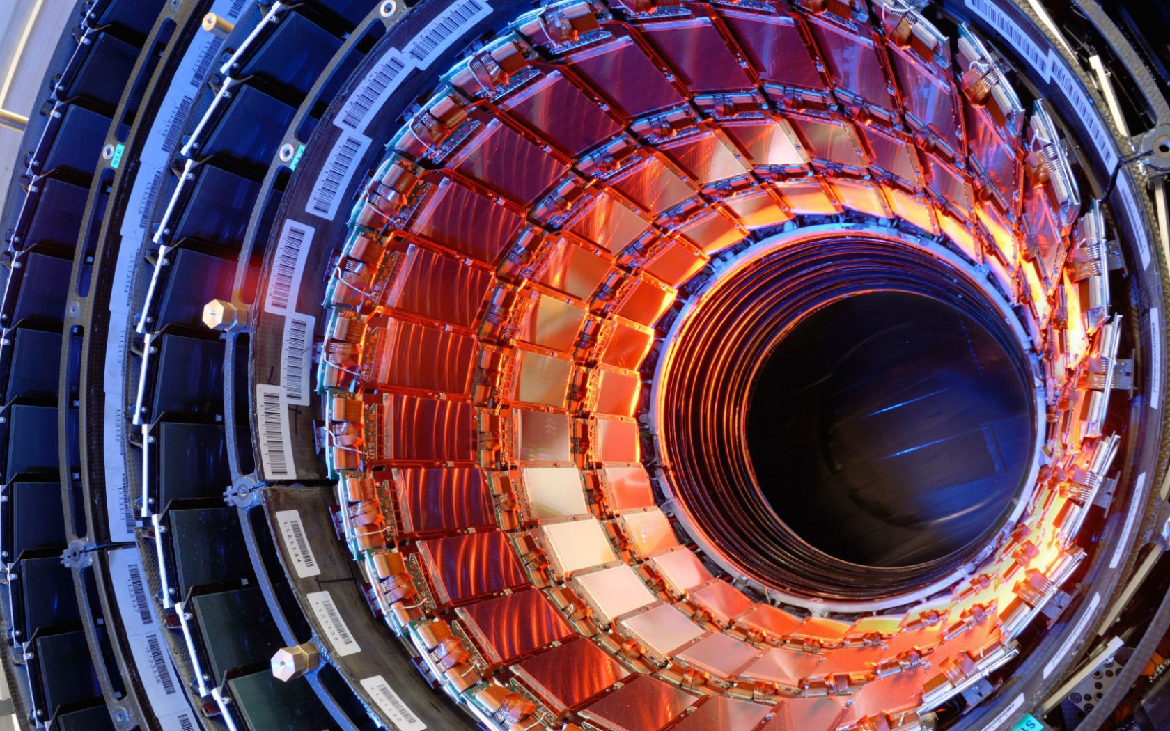 Внутри адронного коллайдера