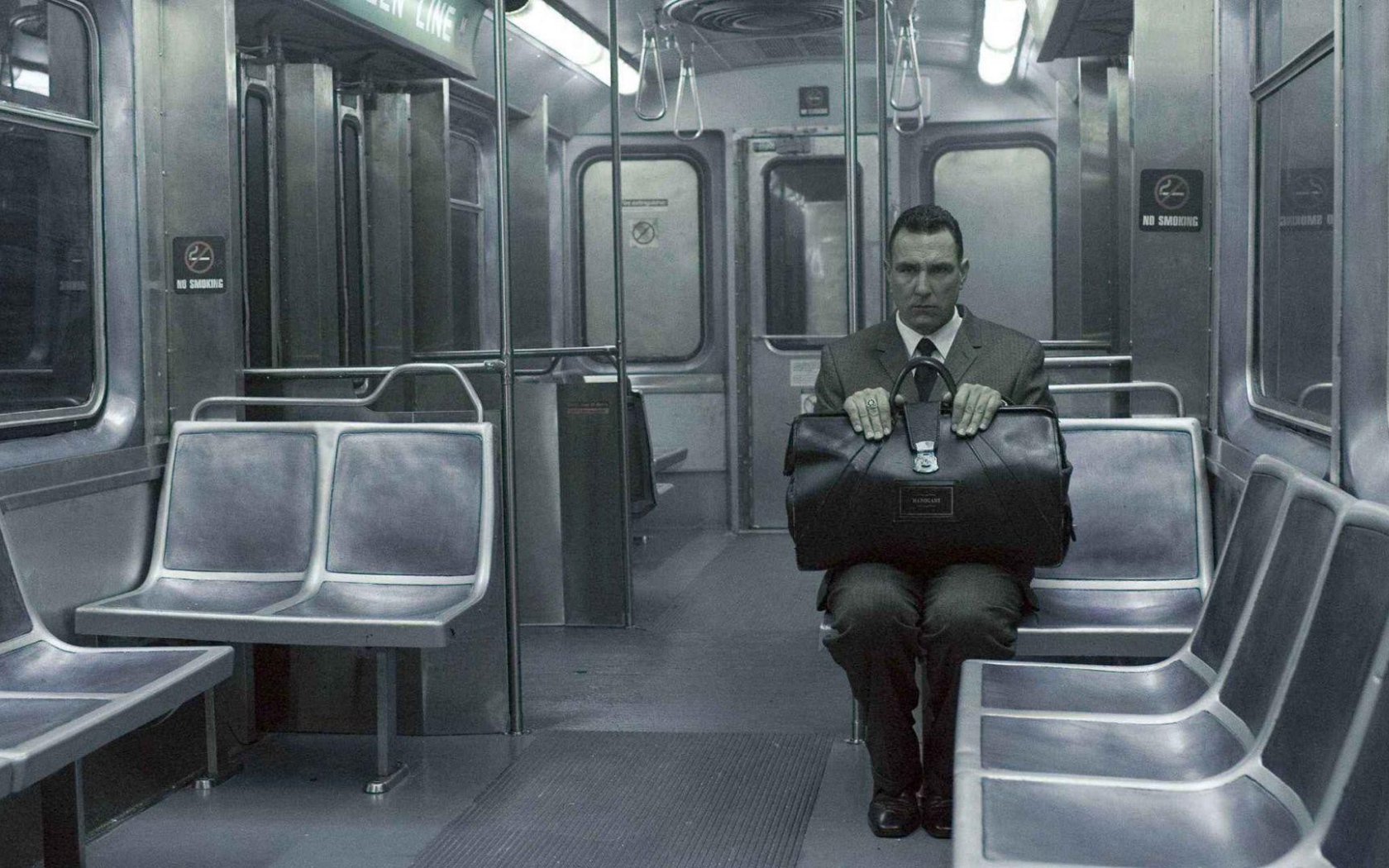 Одинокий пассажир метро