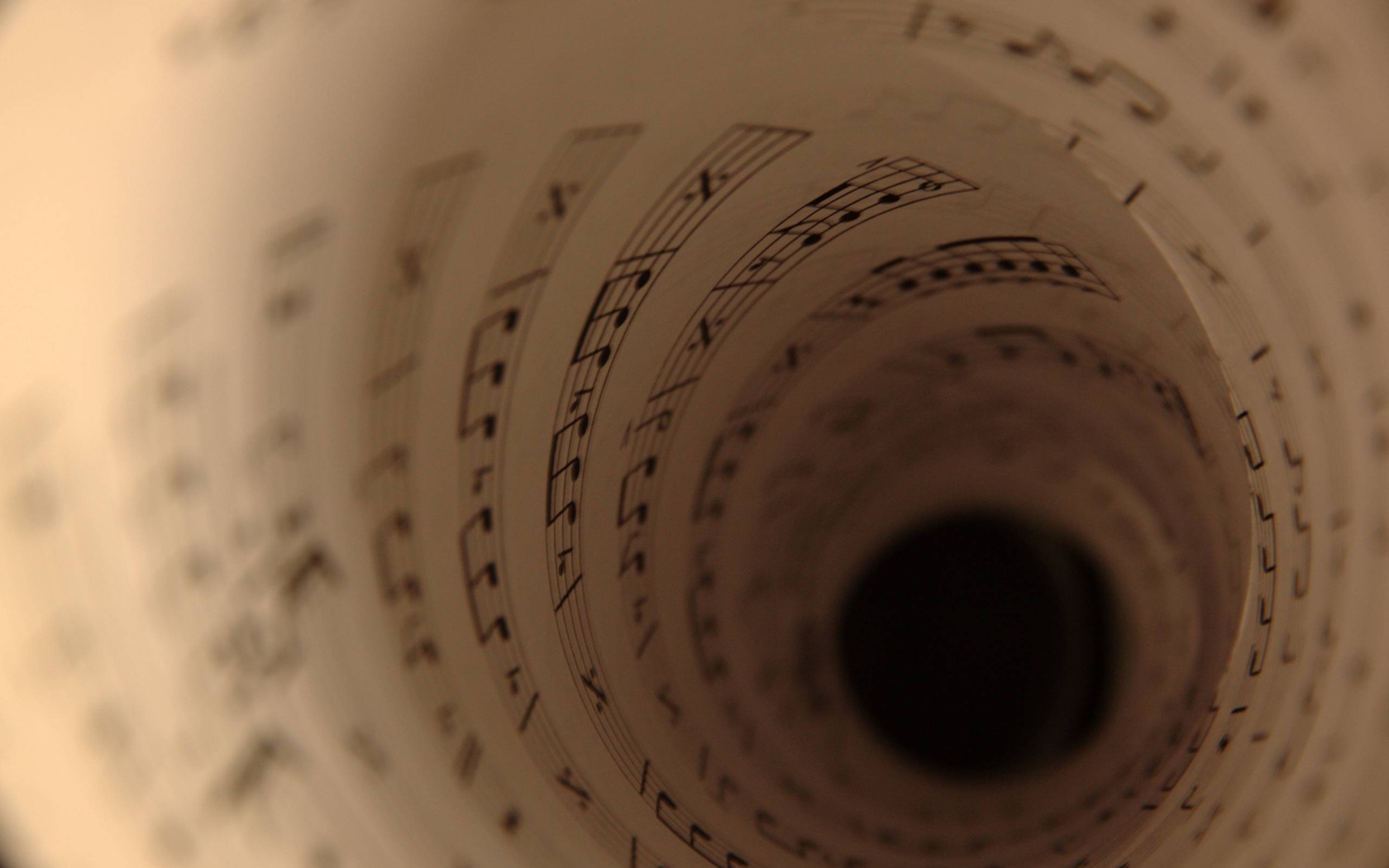 Ноты свернуты в трубку